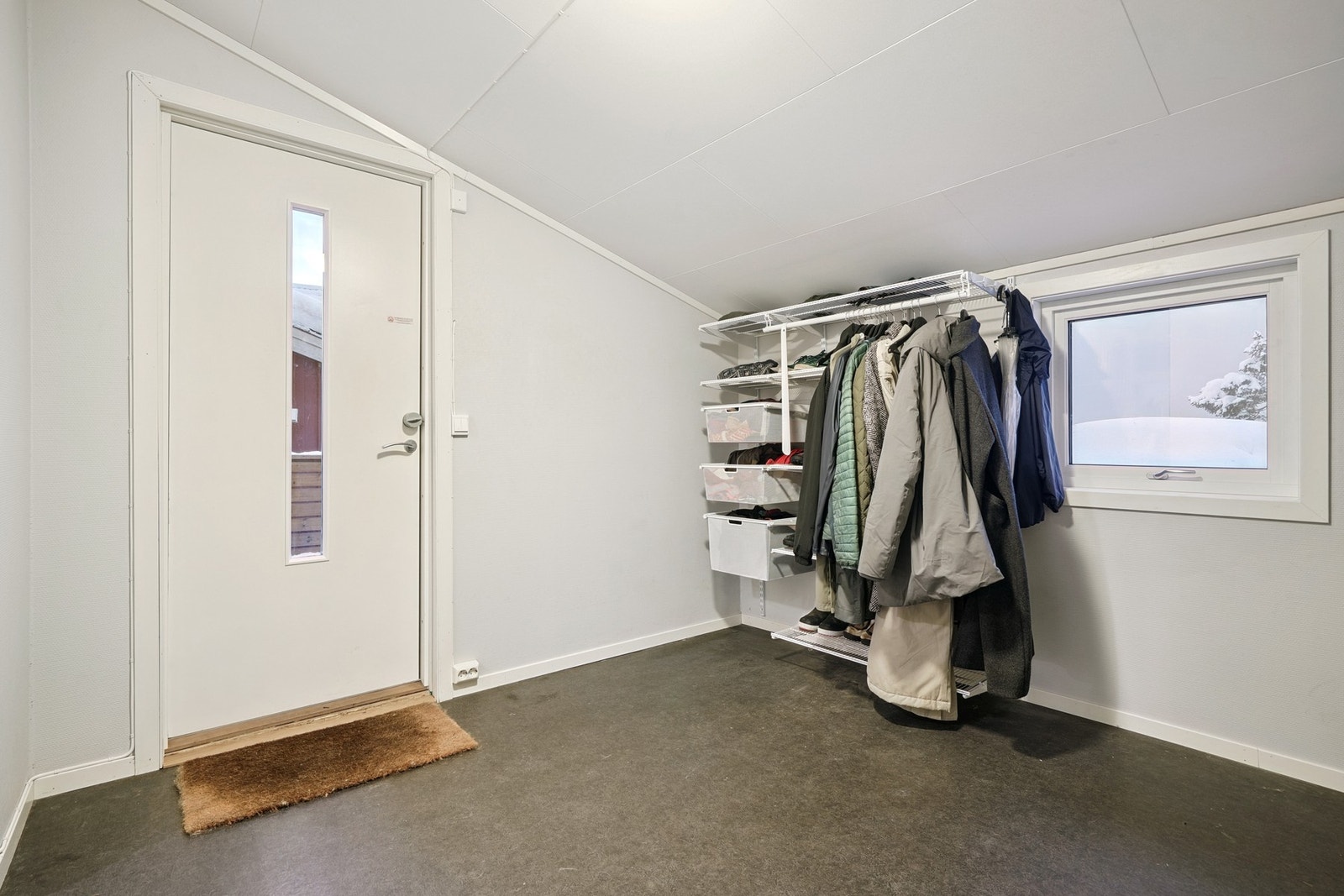 Iflg selger og seksjoneringen, eier seksjon nr. 3 deler av inngangspartiet/gang som deles med seksjon 2. Galleribilde