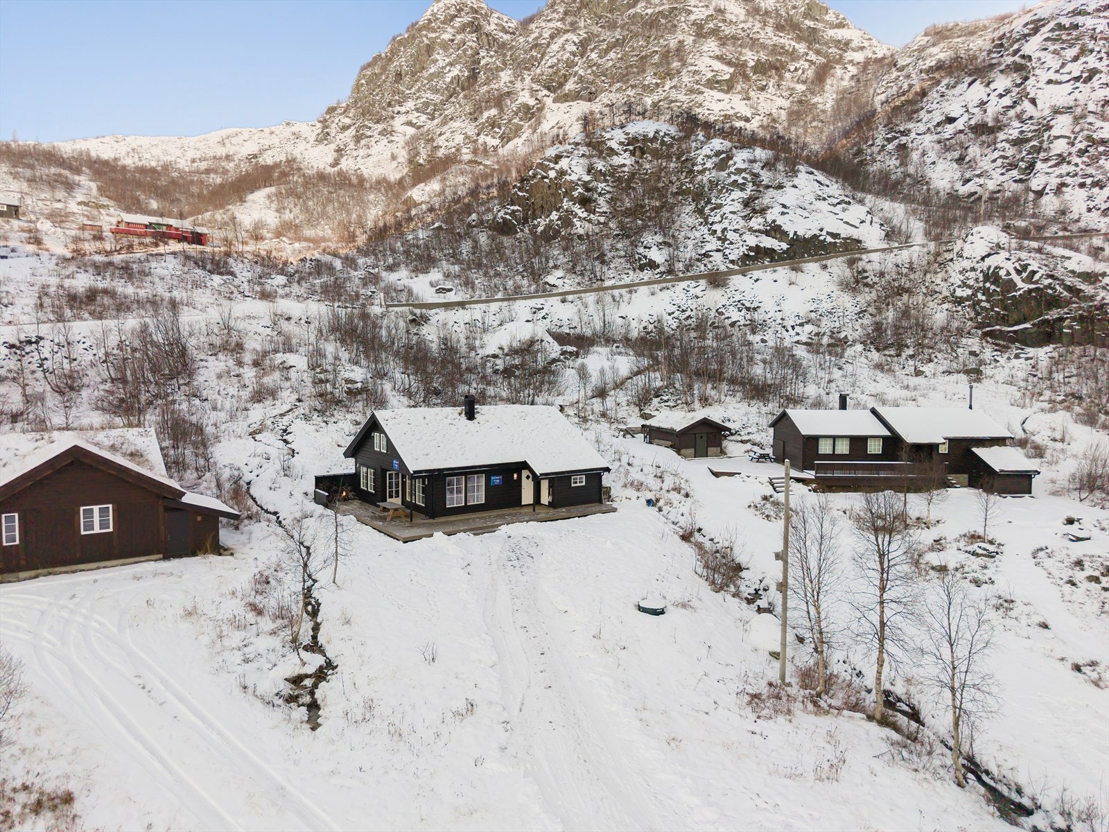 Hytten ligger fint til i etablert hyttefelt. Barnevennlig og fredelig. Galleribilde