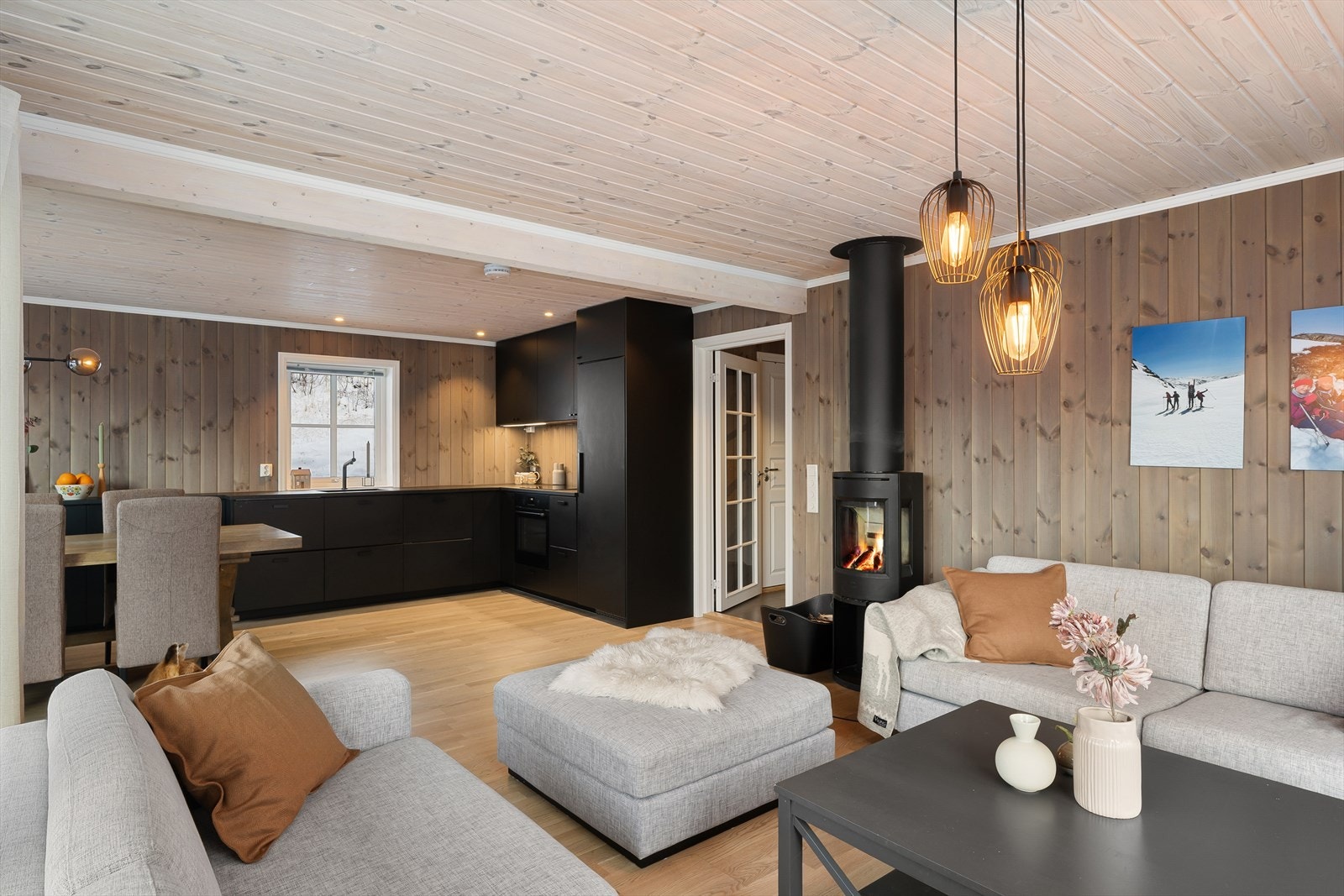 Åpen løsning mellom kjøkken og stue Galleribilde