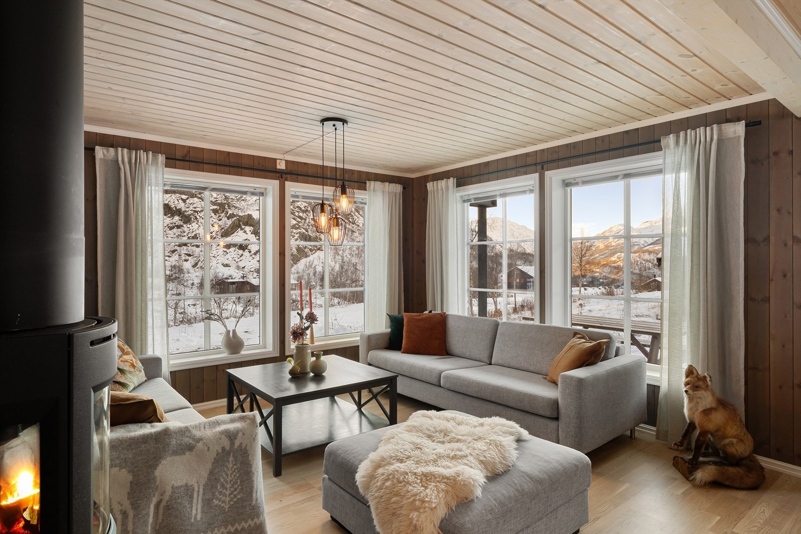 Hytten er bygget i 2021 og fremstår med en god, moderne standard Galleribilde