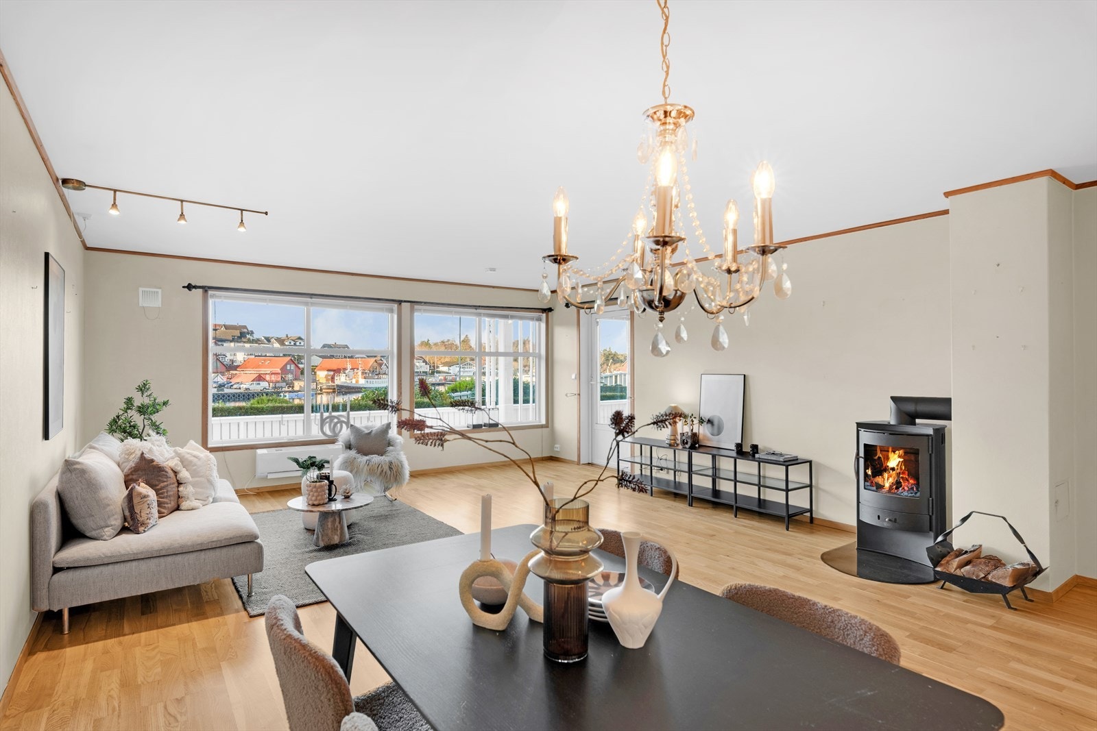 Stue - romslig med flere innredningsmuligheter Galleribilde