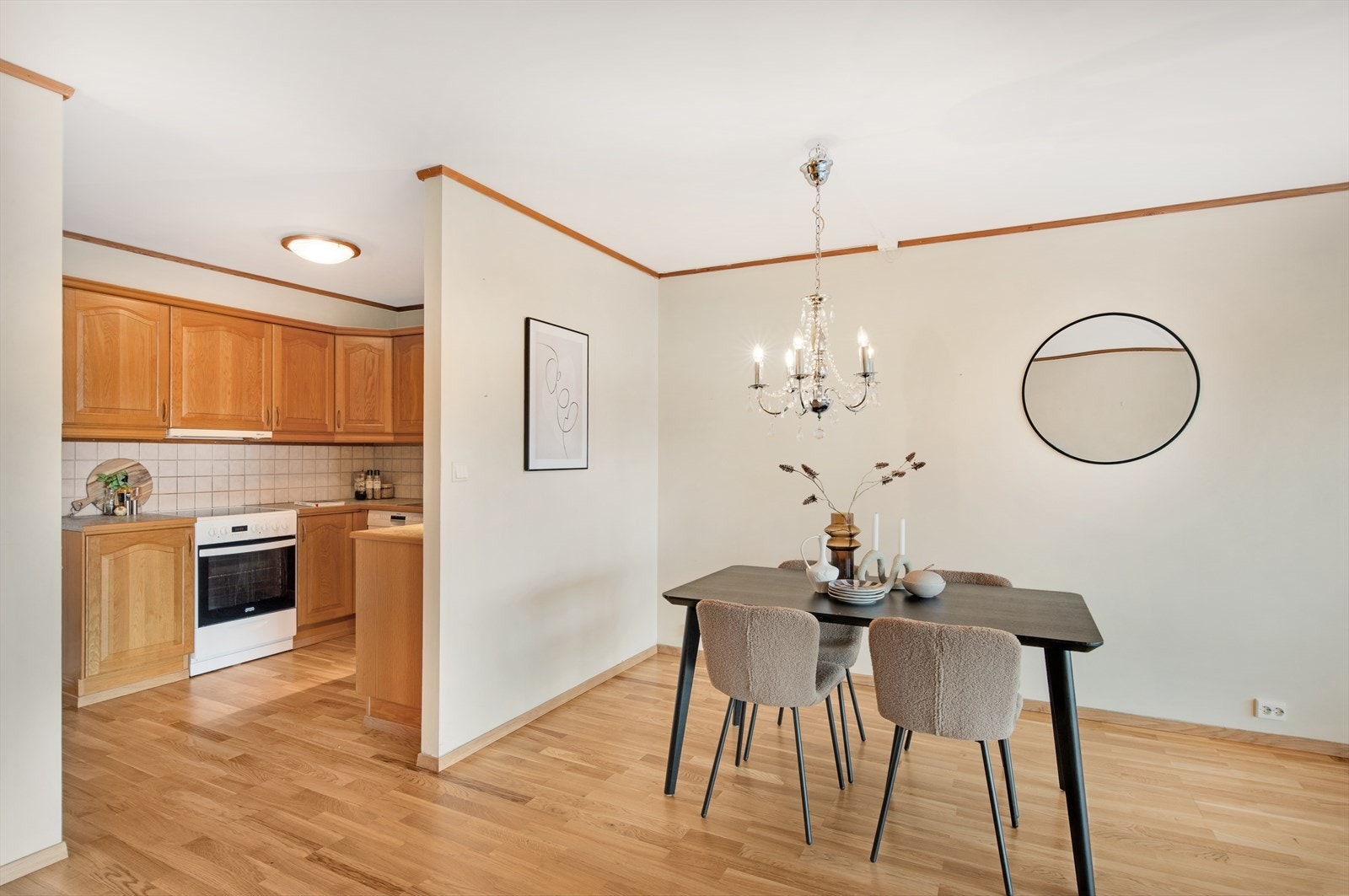 Kjøkken - delvis åpen løsning mot stue Galleribilde