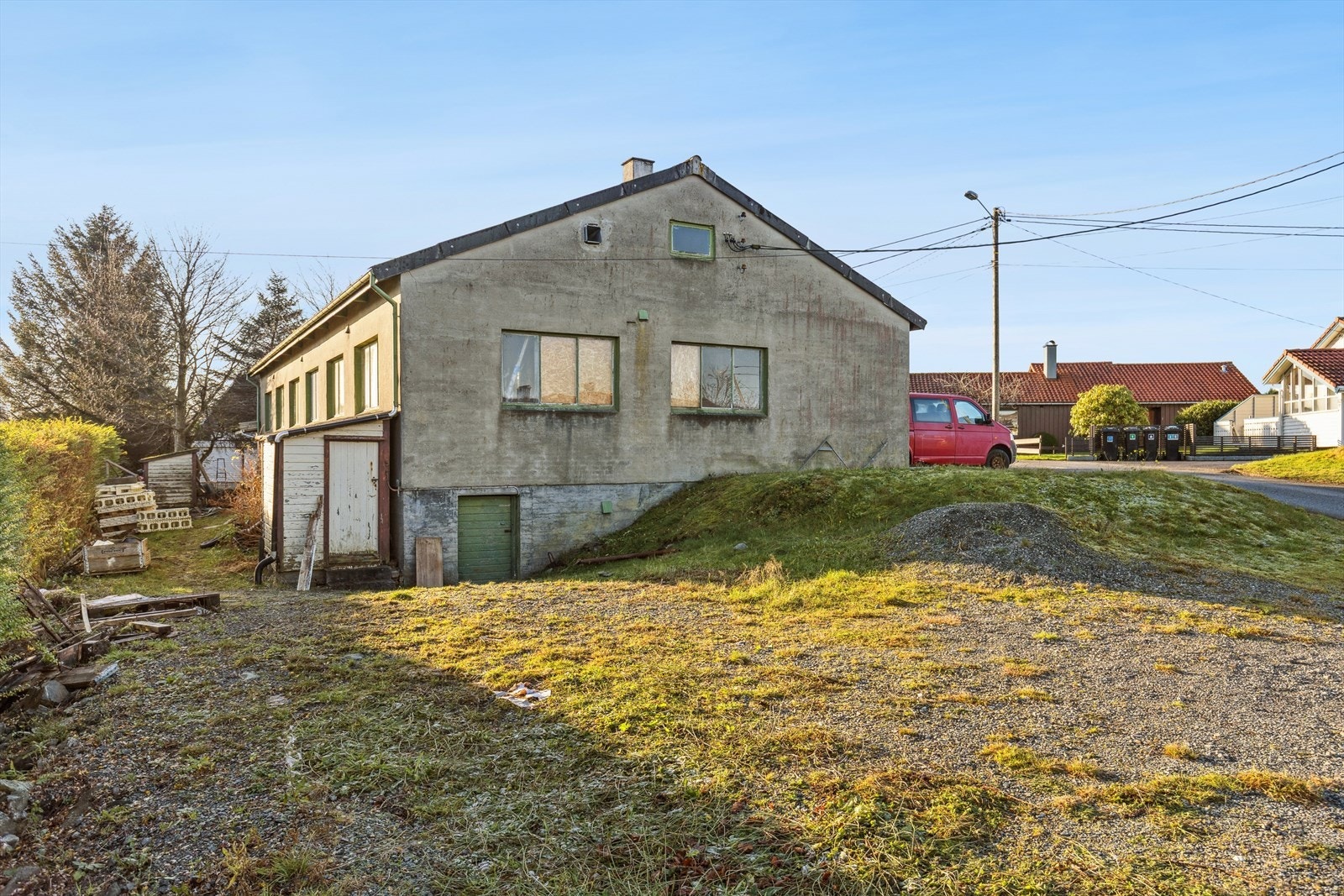 Eiendommen har stor tomt. Galleribilde