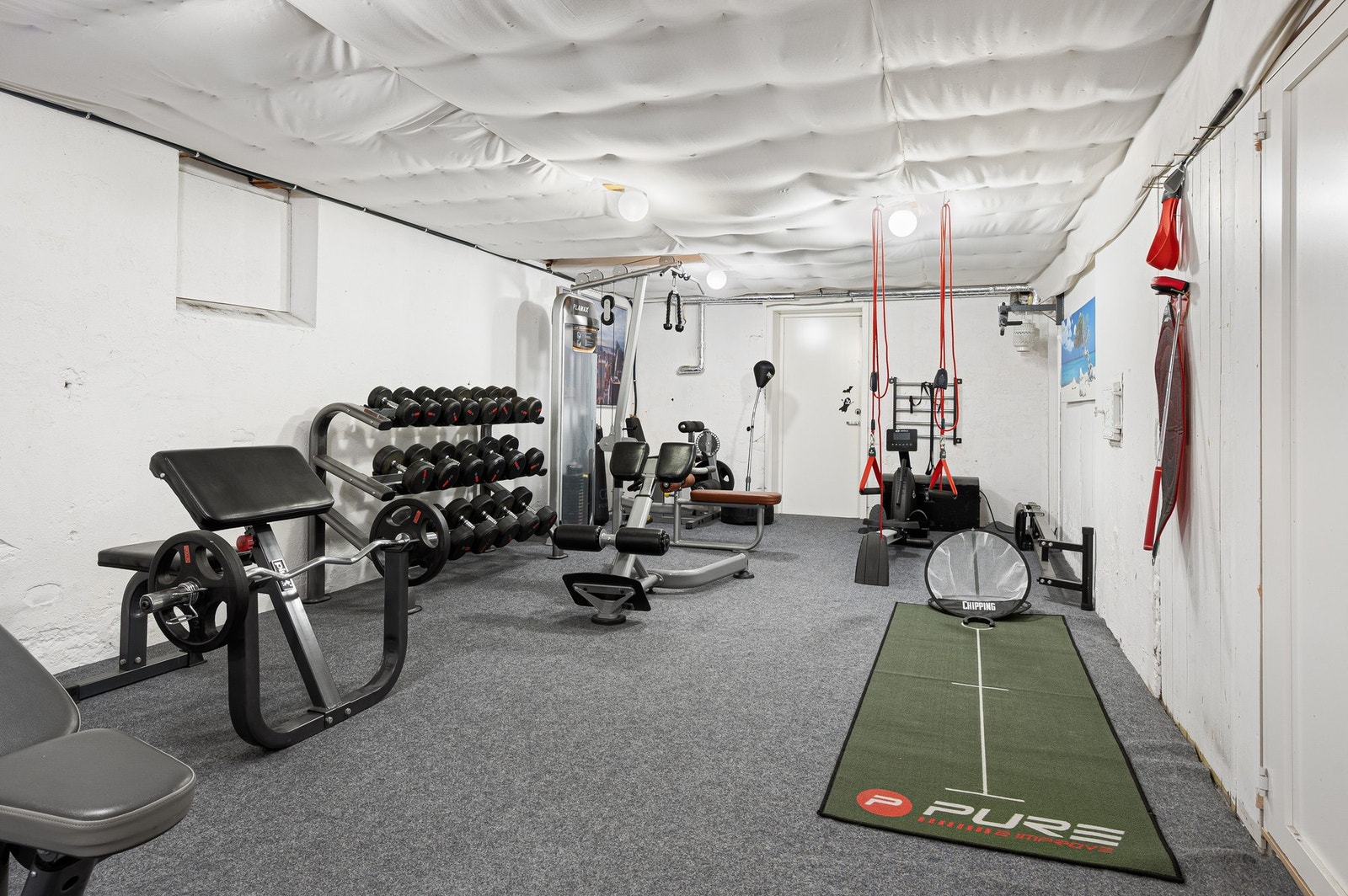 Her har du god plass til alt av nødvendig treningsutstyr. Galleribilde