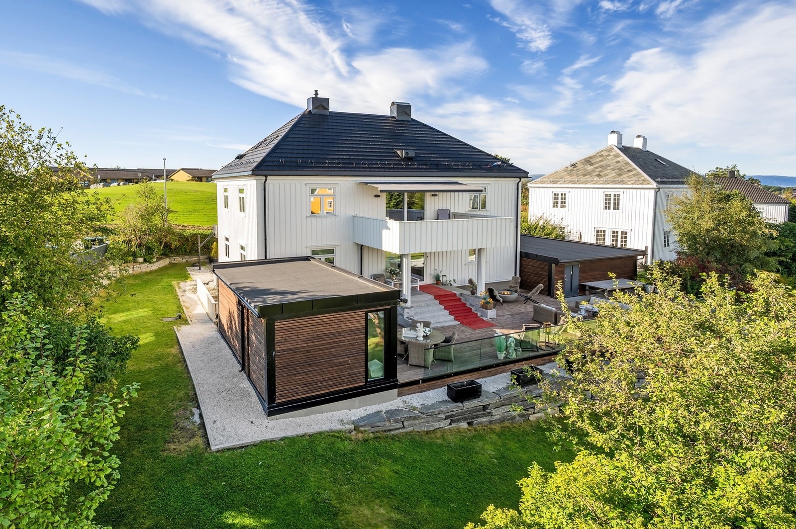 Taktekkingen består av betontakstein og ble skiftet i 2012. Galleribilde