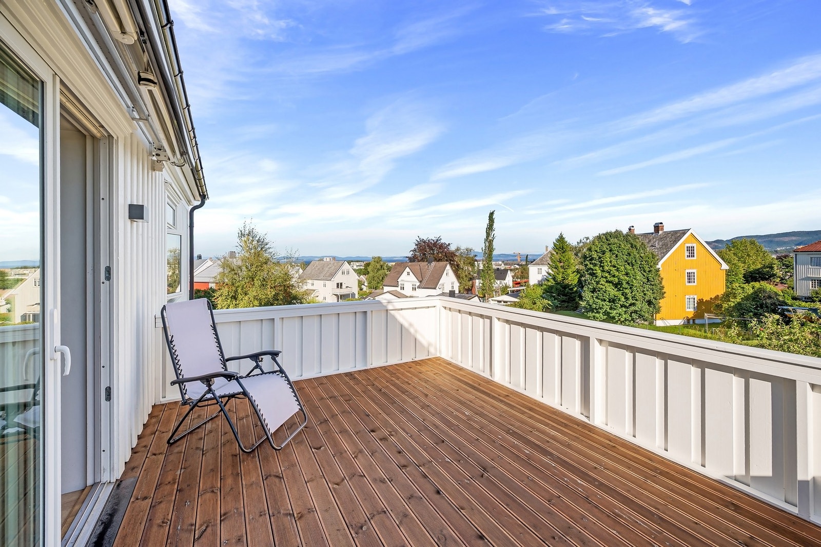 Her får du en flott balkong med gode solforhold og flere møbleringsmuligheter. Galleribilde