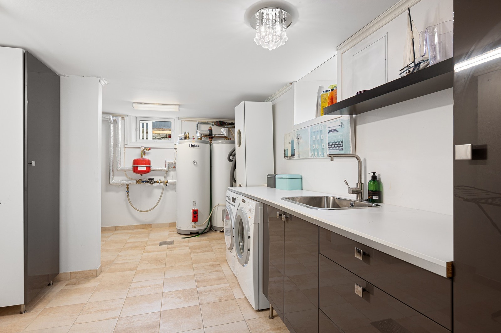 Praktisk vaskerom på 8,3 kvadratmeter. Galleribilde