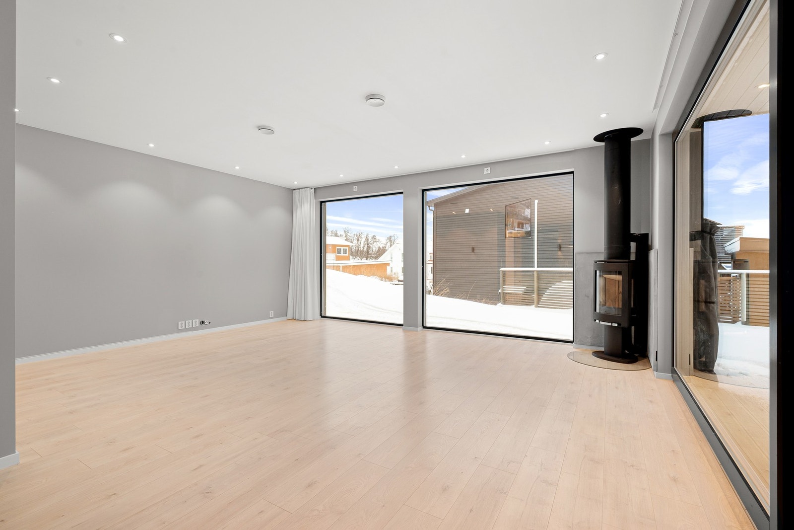 Lys og luftig stue med tidløse overflater gir et godt utgangspunkt for innredningen Galleribilde