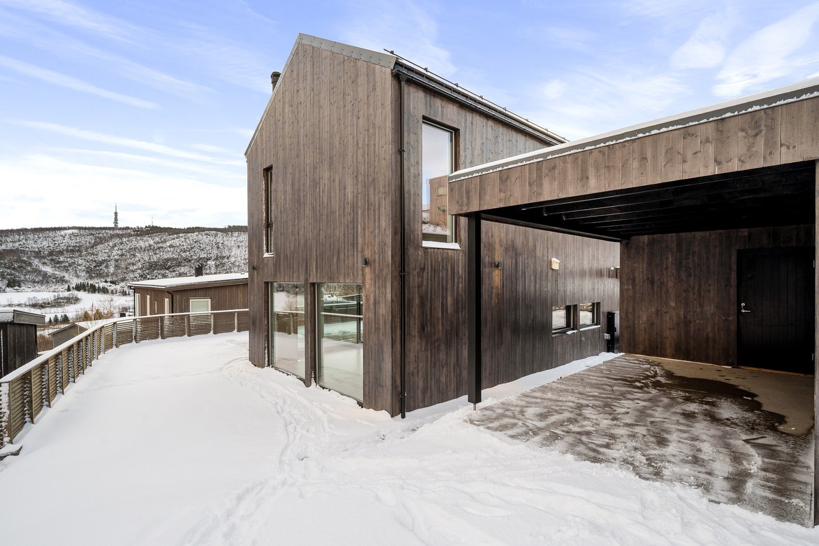 Arkitekttegnet enebolig bygd i 2016 på Mustapartajordet i et attraktivt boligområde Galleribilde