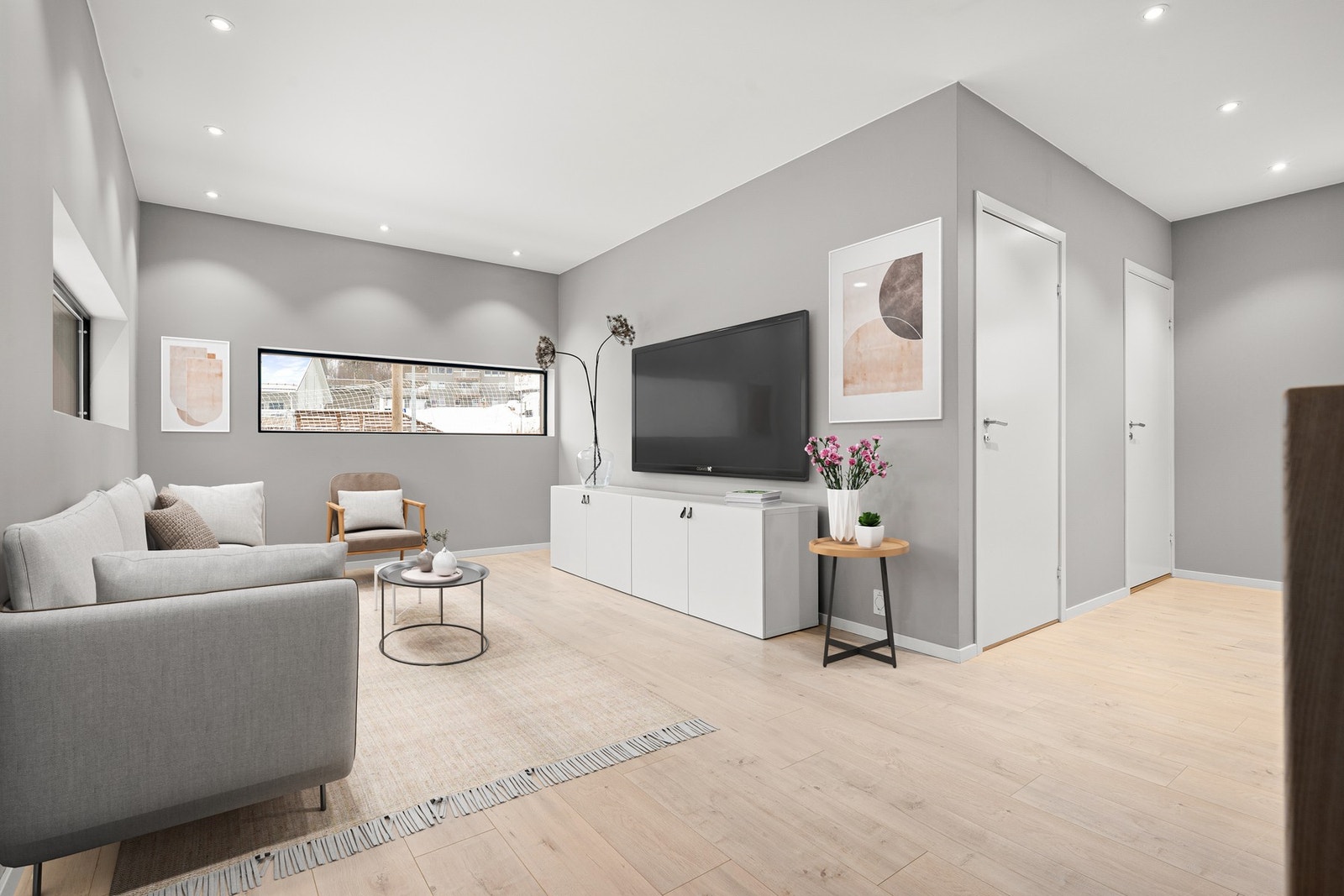 Boligen har gode oppholdsarealer som skaper fleksibilitet i hverdagen og plass til sosialt Galleribilde