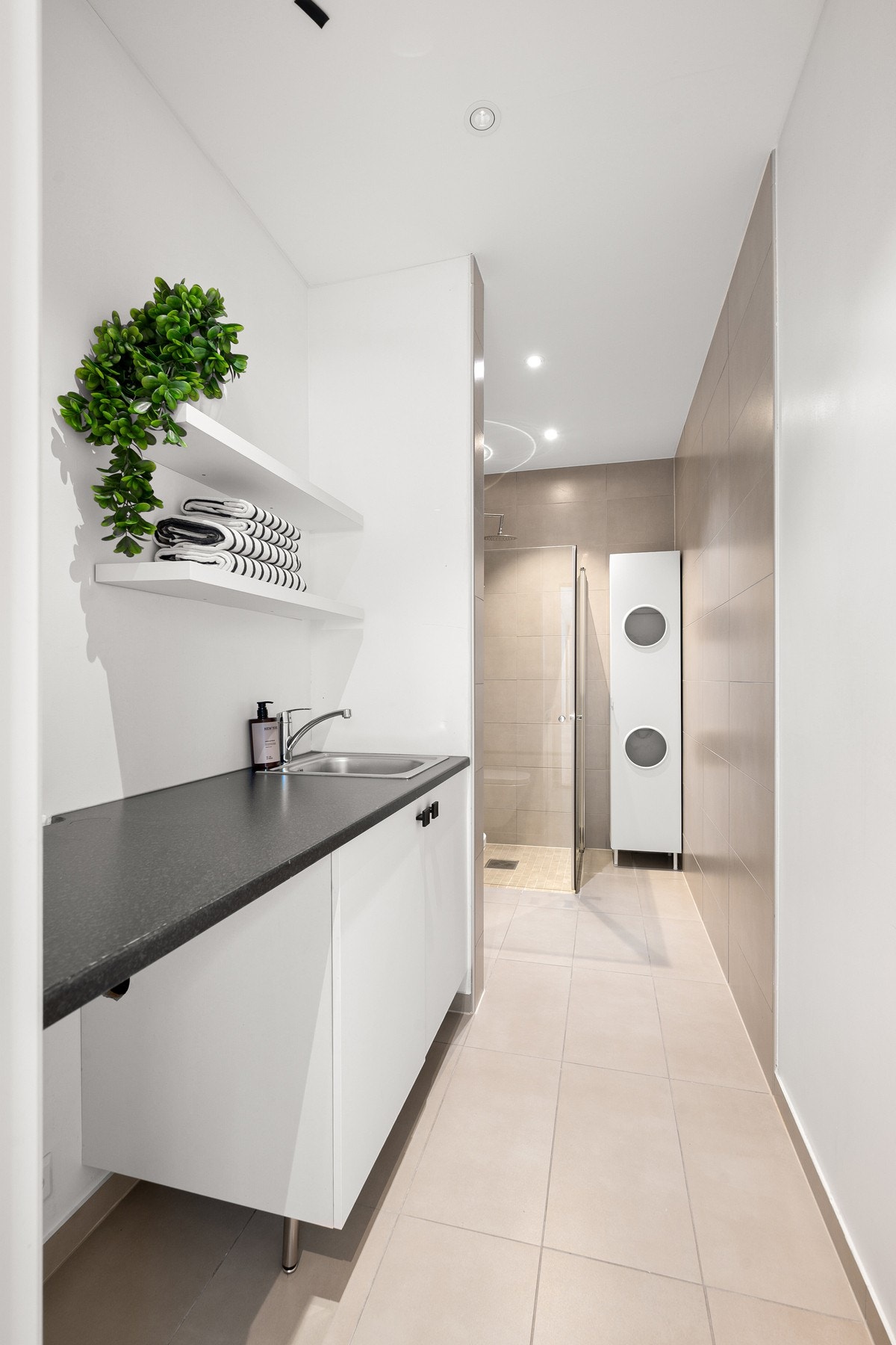 Kombinert bad og vaskerom Galleribilde