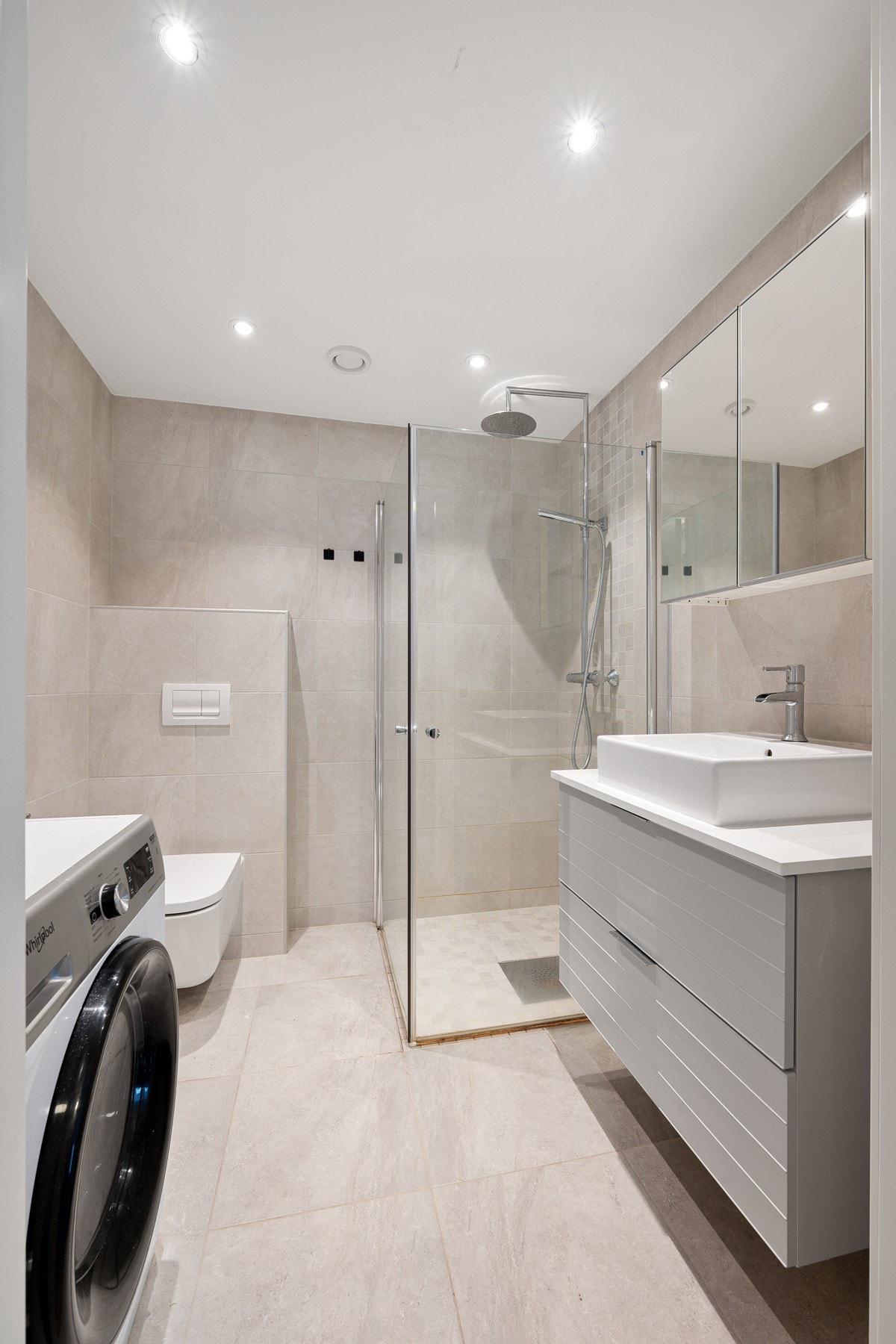 Kombinert bad og vaskerom Galleribilde