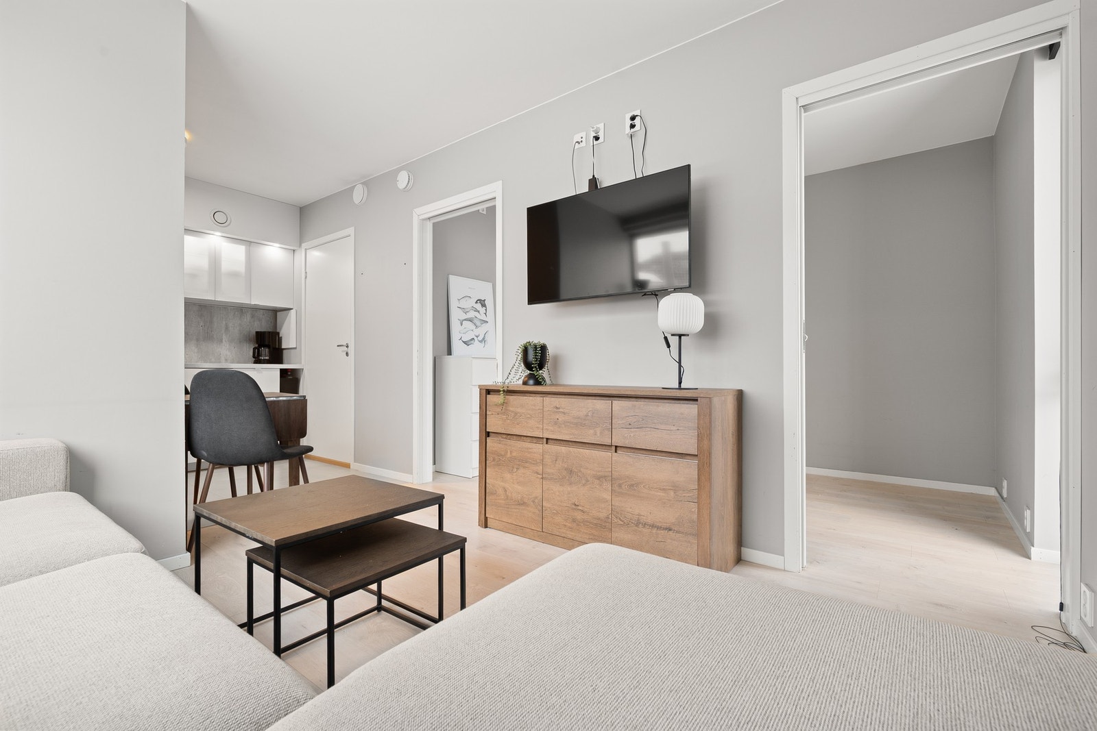 Utleiedelen leies i dag ut for kr 9000,- + strøm, internett, tv mm Galleribilde