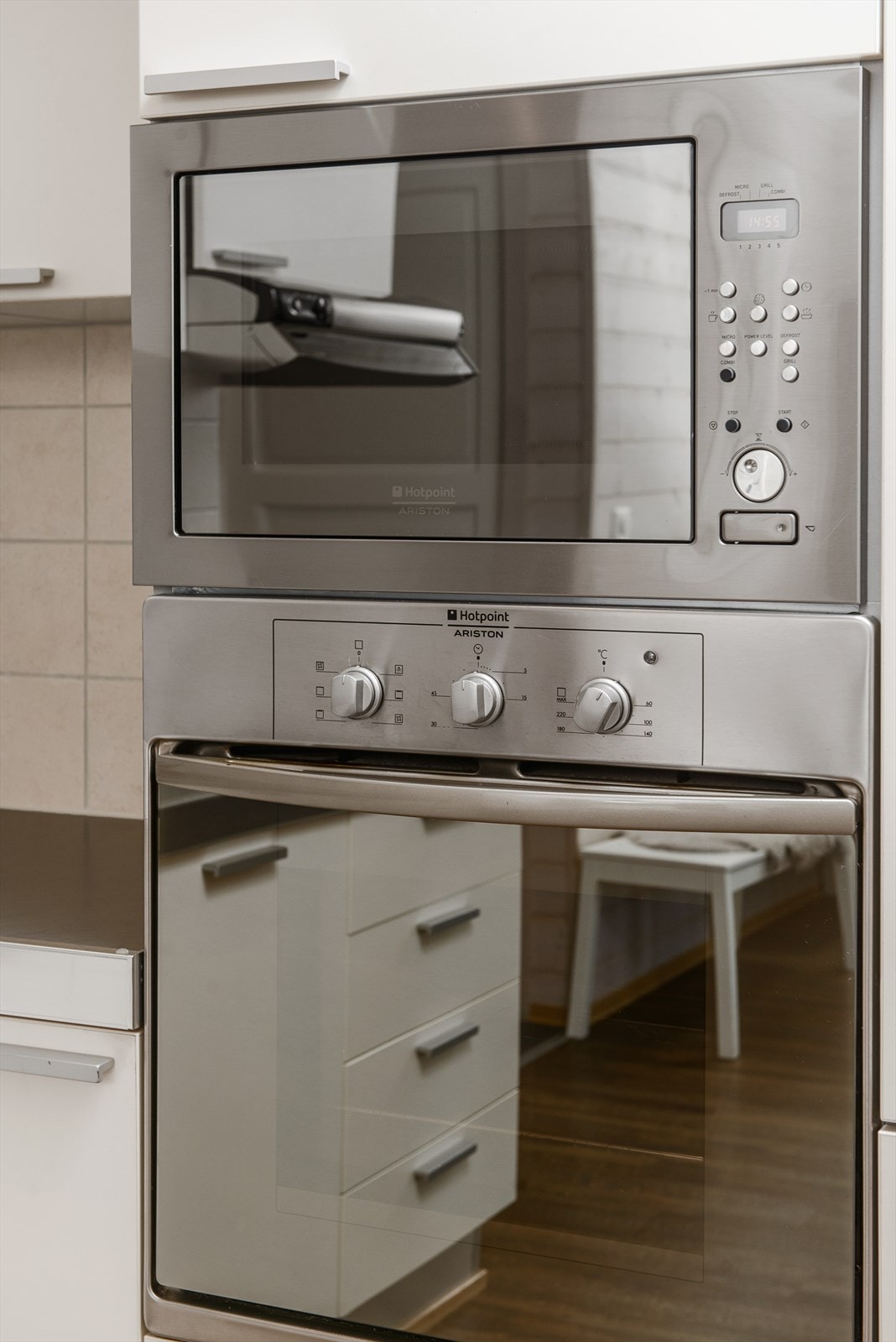 Det er integrerte hvitevarer på kjøkkenet. Galleribilde