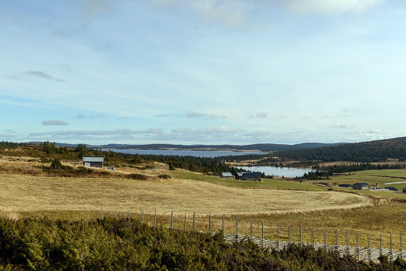 Idylliske omgivelser med setereiendommer og småhytter. Et rikholdig stinett og topp preparerte skiløyper går rett utenfor døra. Et flott familieområde. Galleribilde