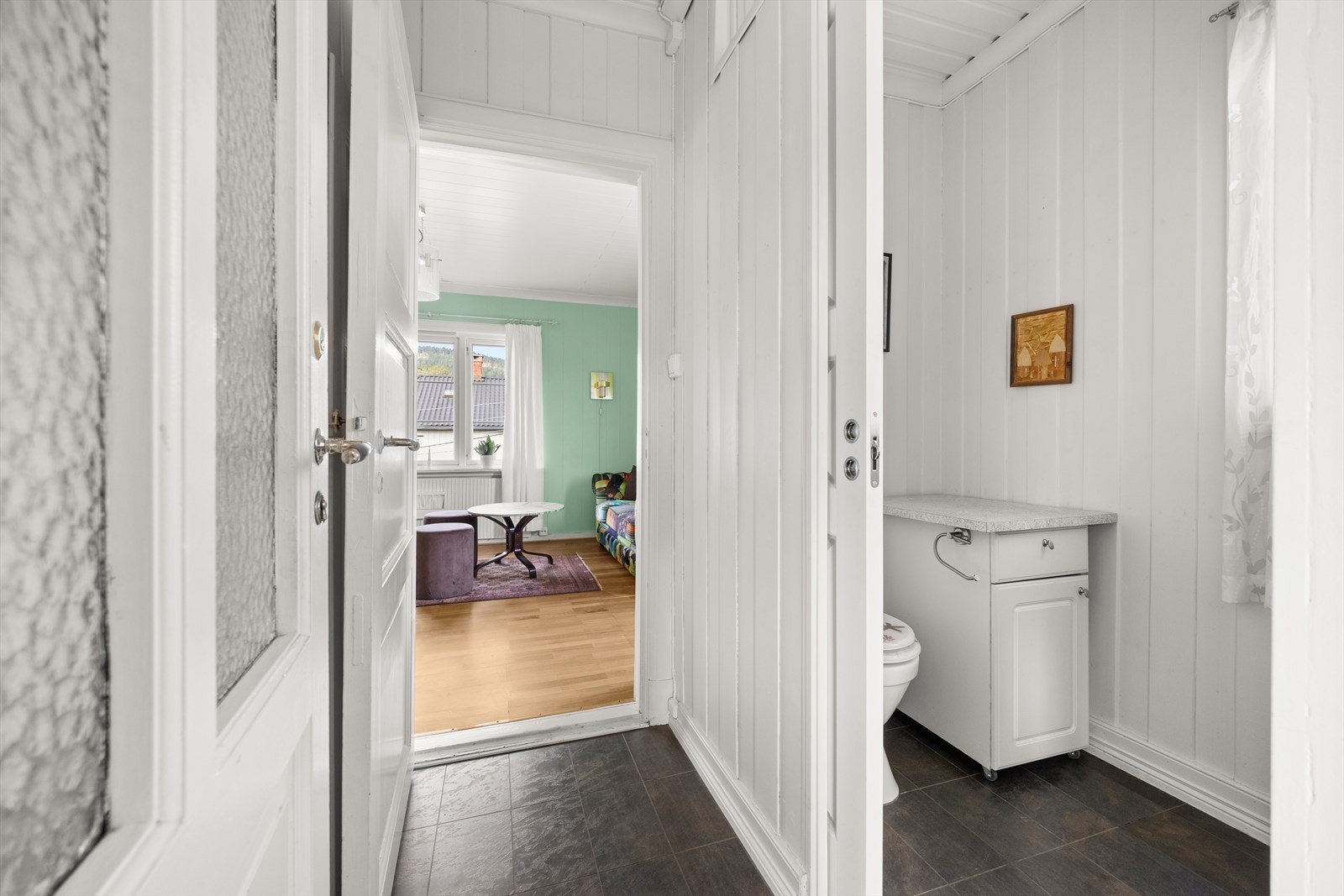 Ved inngangen er det også ett eget toalettrom Galleribilde