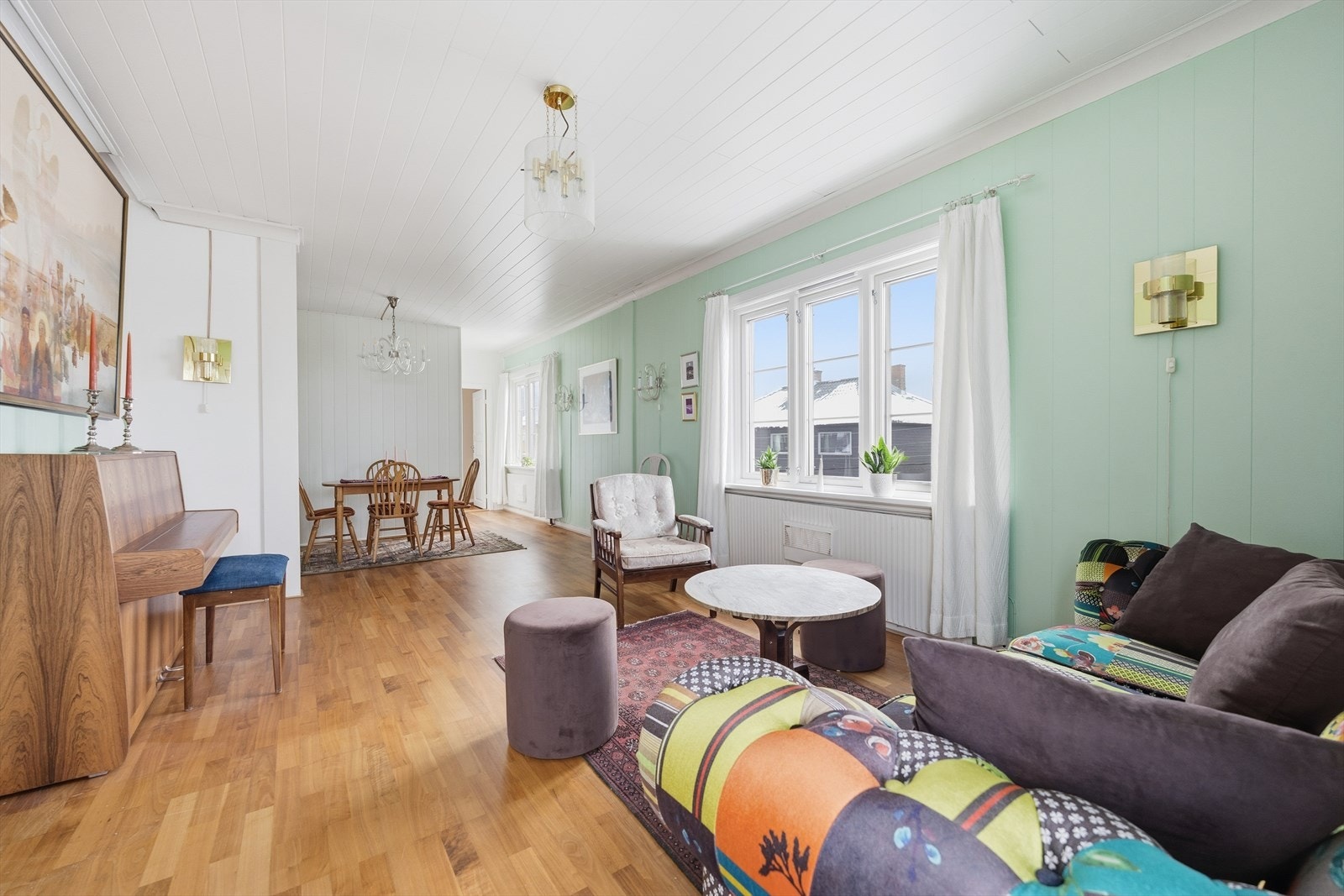 Stor stue med gode møbleringsmuligheter Galleribilde