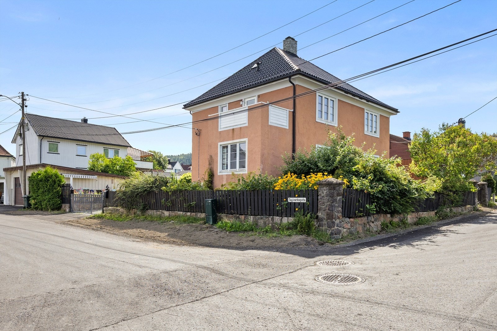 Boligen ligger i en sidegate Galleribilde