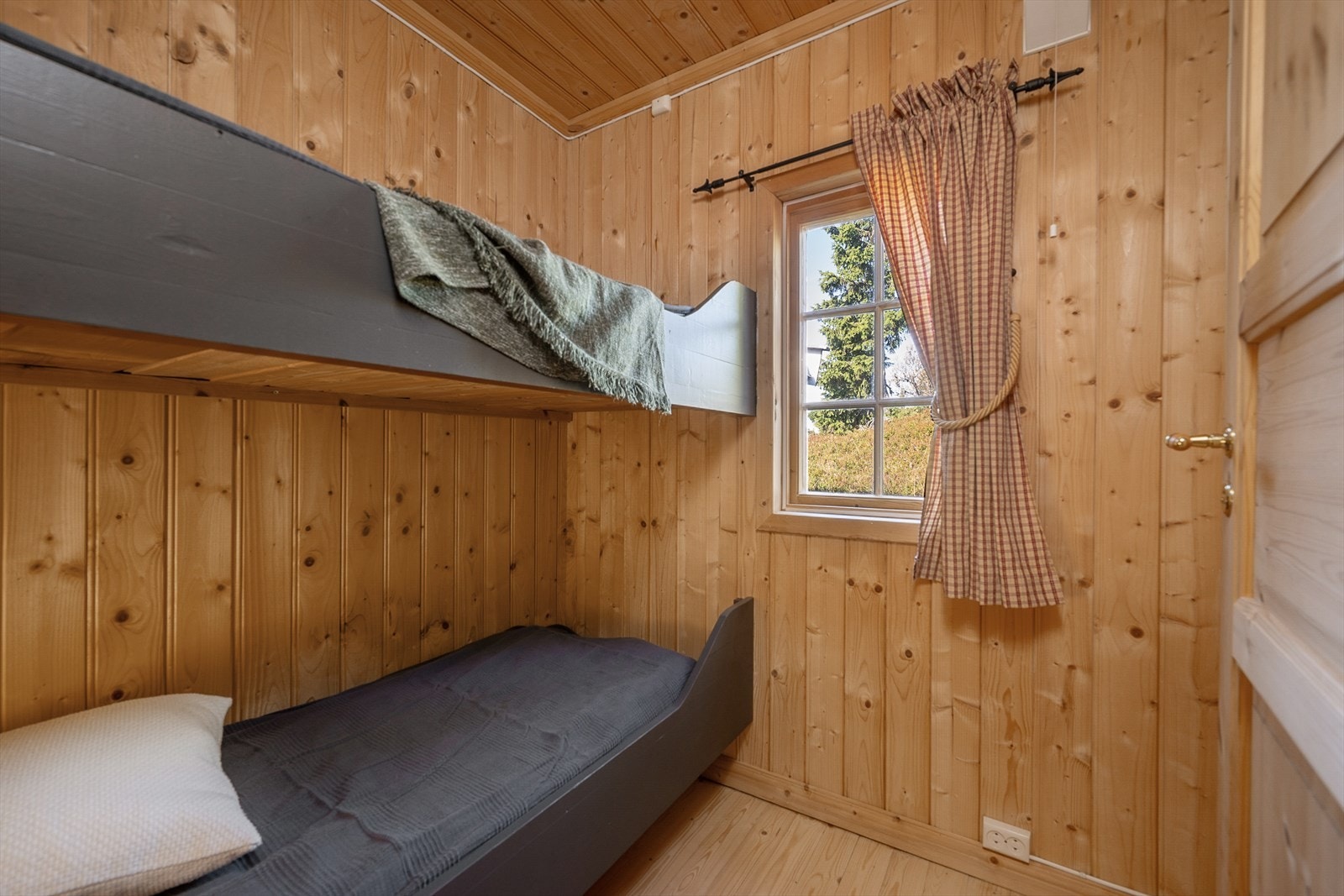 Soverom 2 med plassbygd køyeseng. Galleribilde