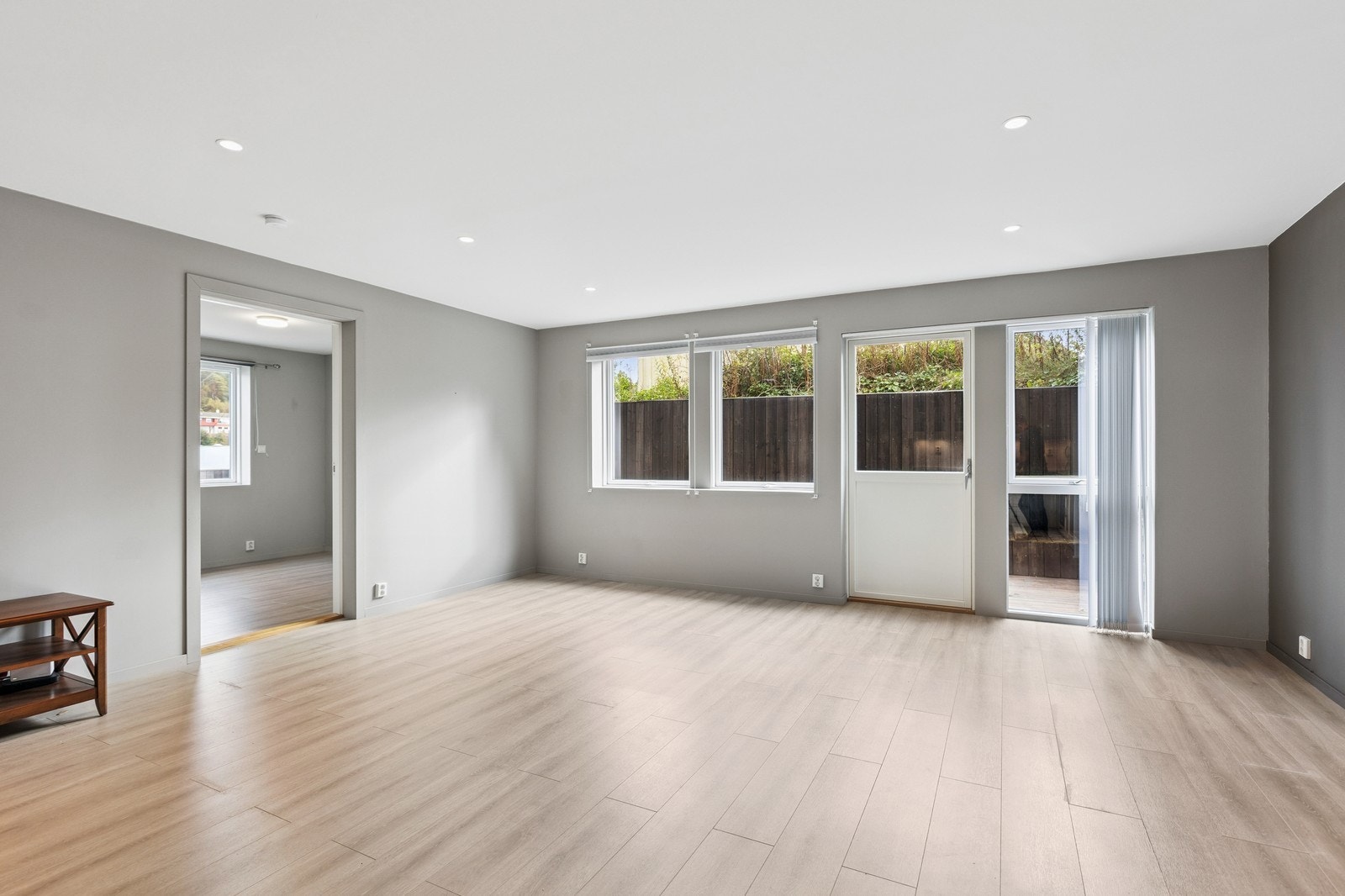 Velkommen til Svandalsvegen 5, leiligheten er ny fra 2023 og holder høy utleiestandard. Galleribilde