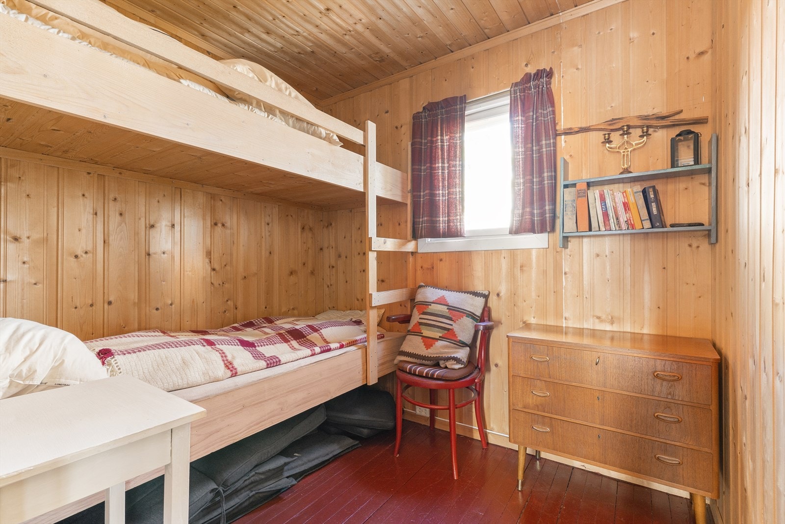 Et trivelig rom med køyesenger - ideelt for barnefamilier eller gjester. Galleribilde