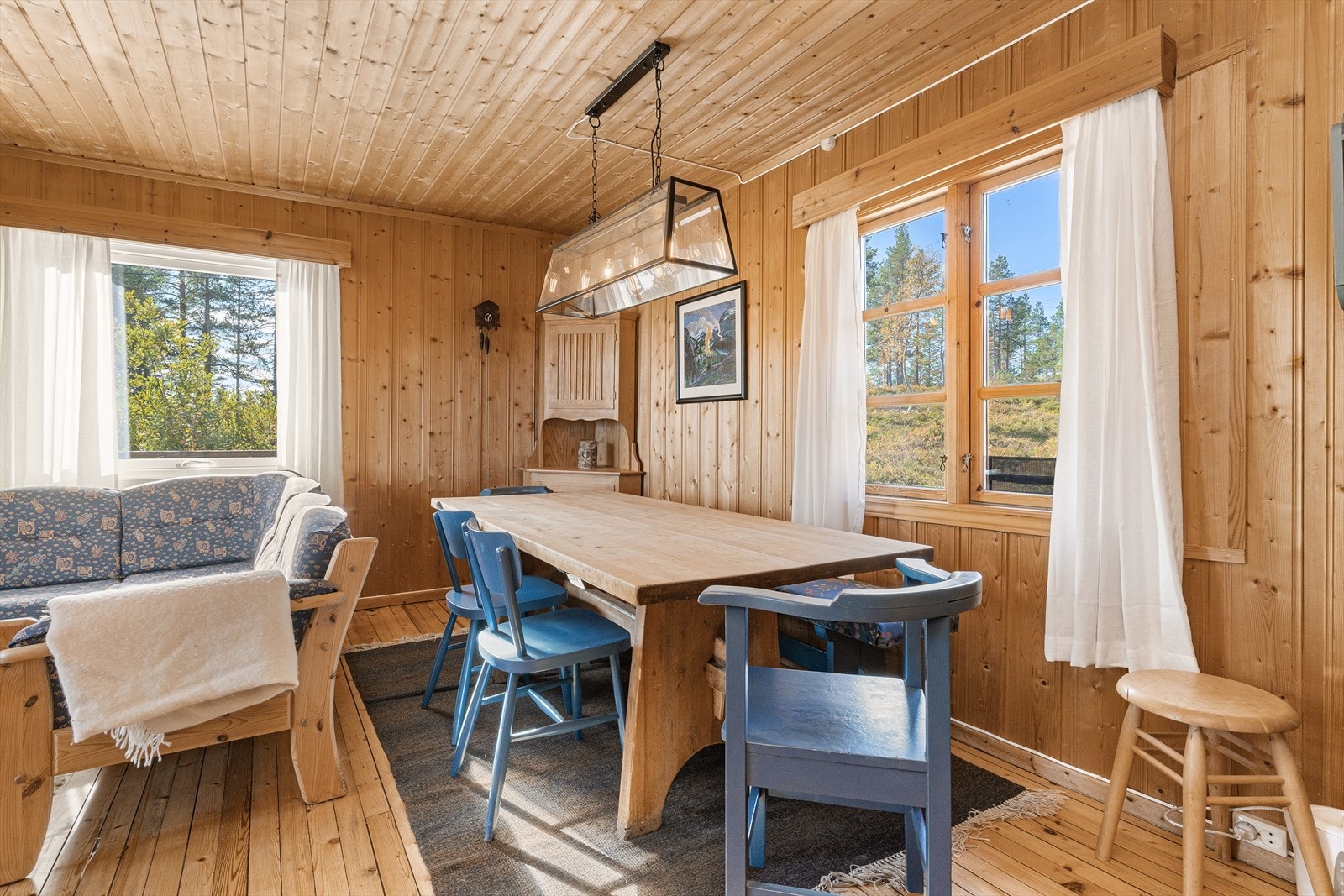 Praktisk kjøkken med det du trenger for enkle måltider på hytta. Galleribilde