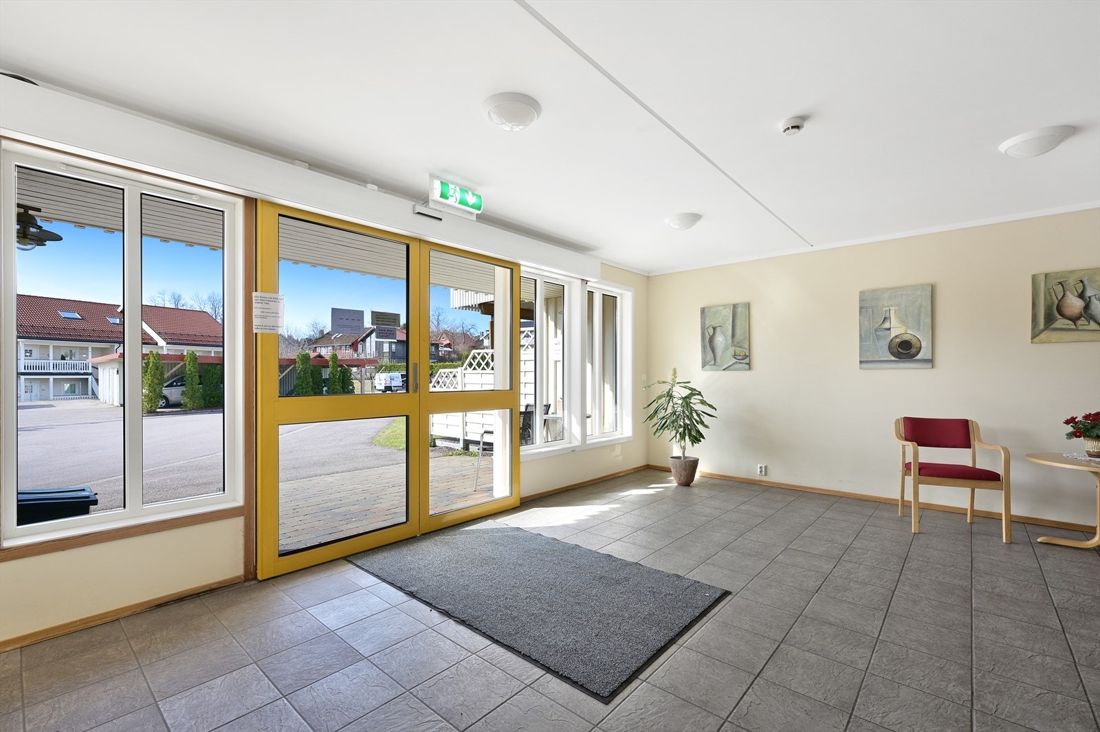 Hyggelig felles inngangsparti Galleribilde