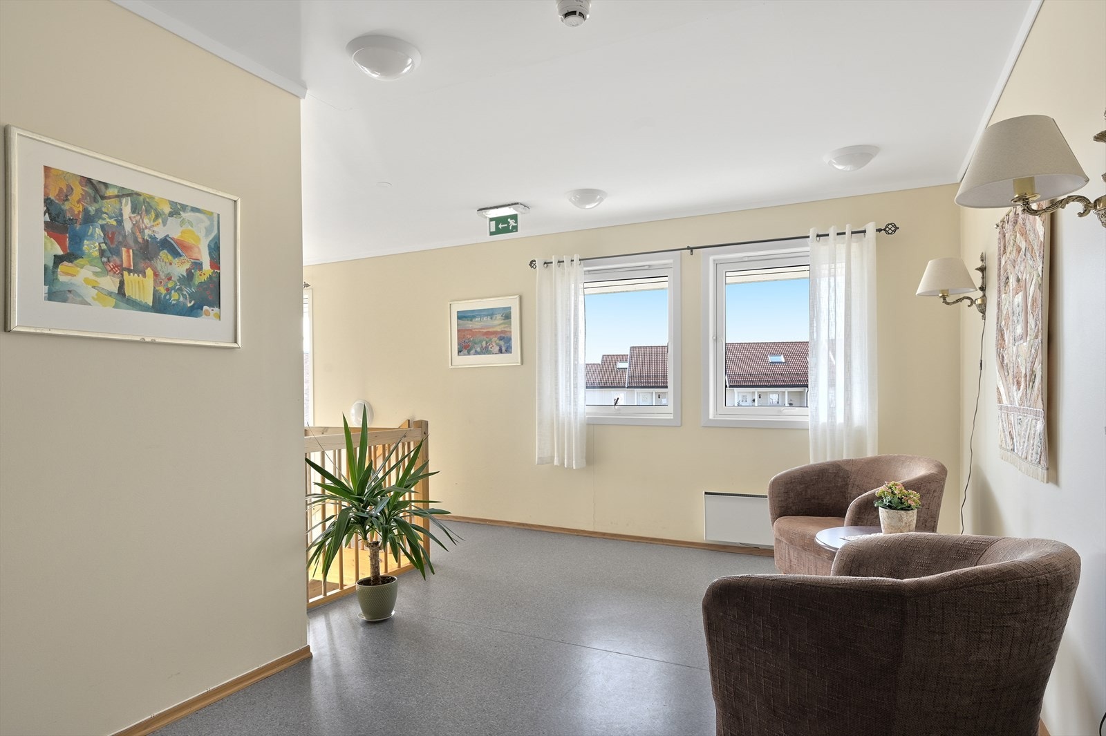 Fellesgang med trapp ned til etasjen under. Galleribilde