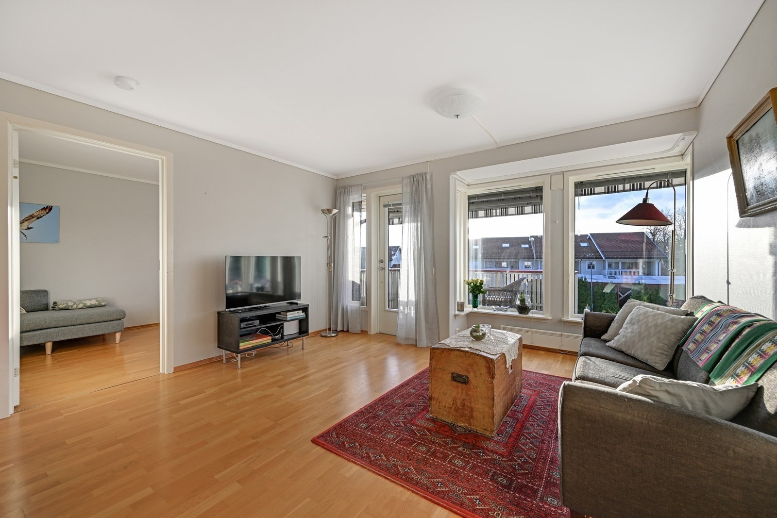 Fra stuen har man adkomst til begge leilighetens soverom. Galleribilde