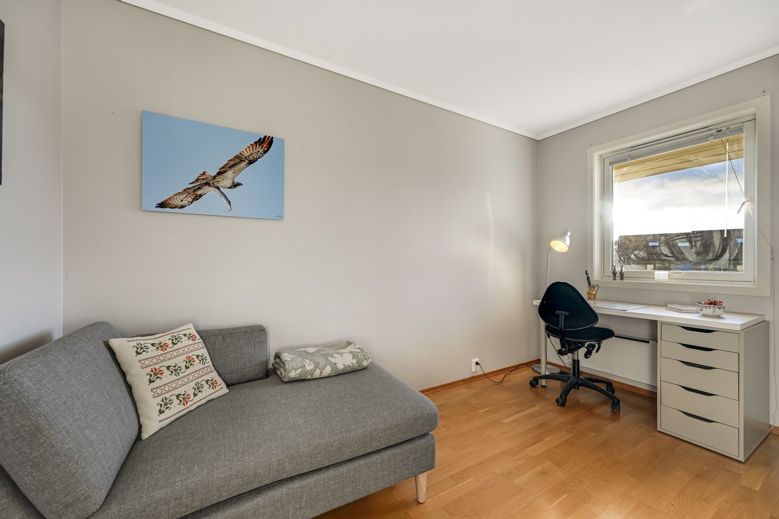 Soverom nr. 2, her brukt til kontor. Galleribilde