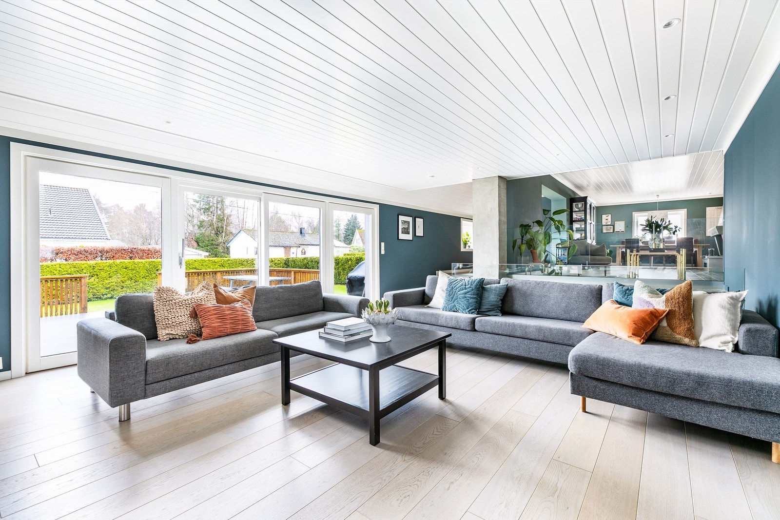 Omfattende oppussing og flere oppgraderinger er i senere år gjennomført innvendig. Flytt rett inn til god, tidsaktuell standard. Galleribilde