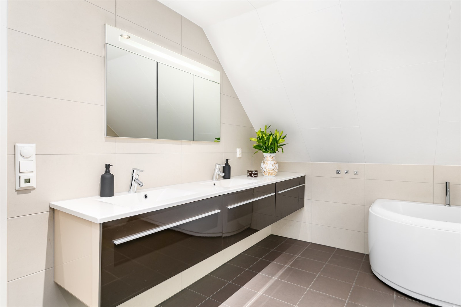 Badet i andre etasje ble renovert i 2012. Galleribilde