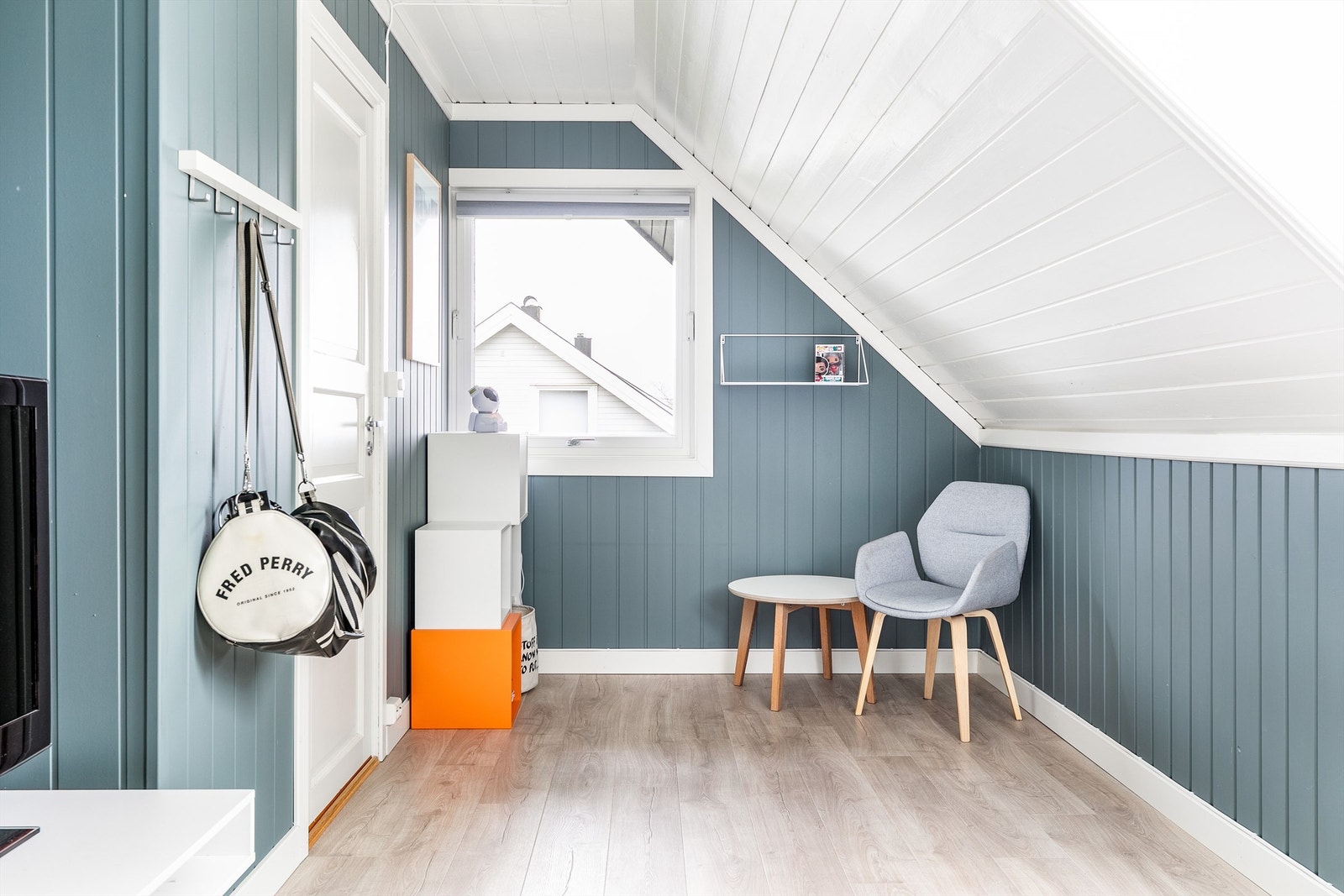 Tilbyggets to soverom er begge av generøs størrelse. Dette er størst og har nesten 15 kvm. gulvflate. Galleribilde