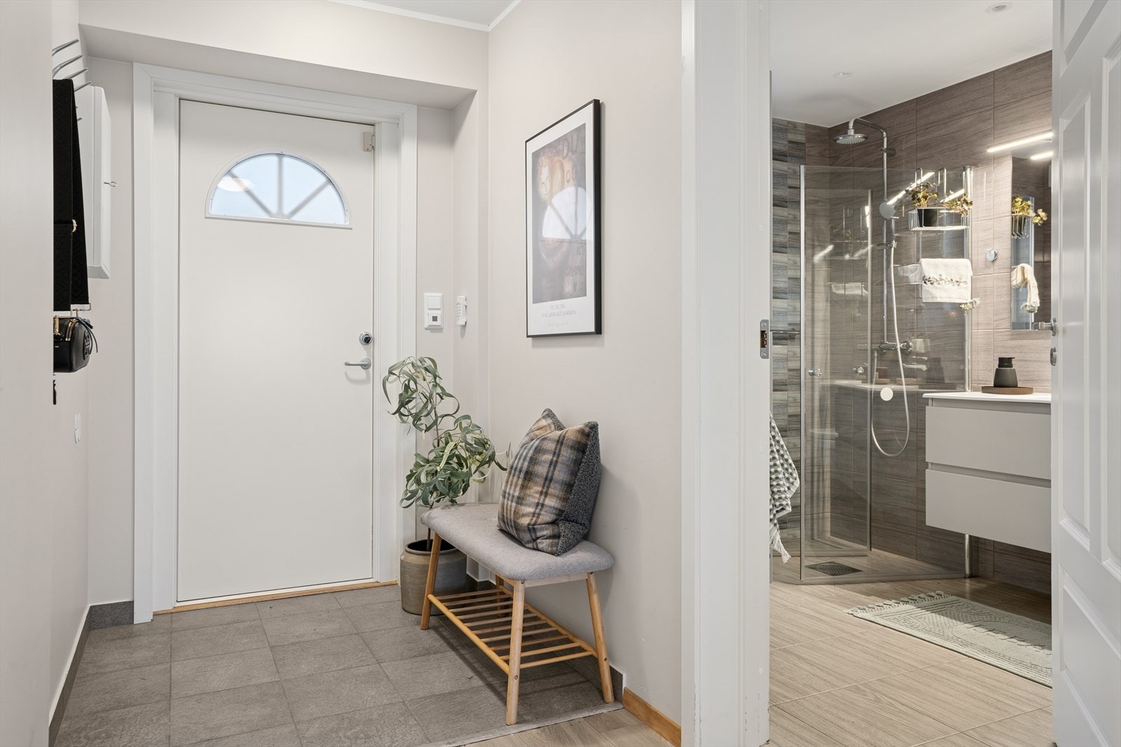 Velkommen inn til Niels Carlsens gate 34 - seniorleilighet beliggende i 1. etasje Galleribilde