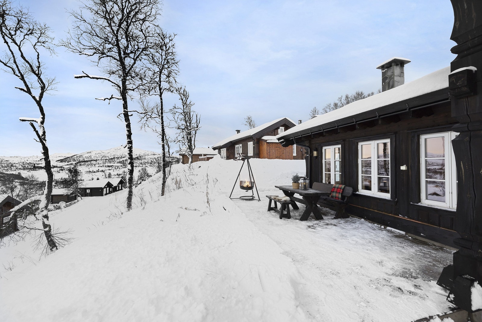 Det er også gode solforhold på eiendommen. Sjekk dette fine uteområdet! Galleribilde