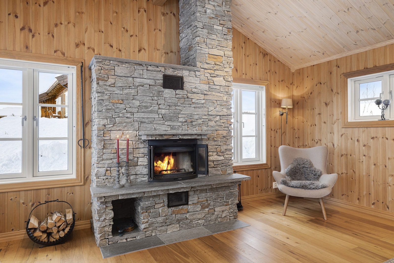 Flott skiferbelagt peis med innsats Galleribilde