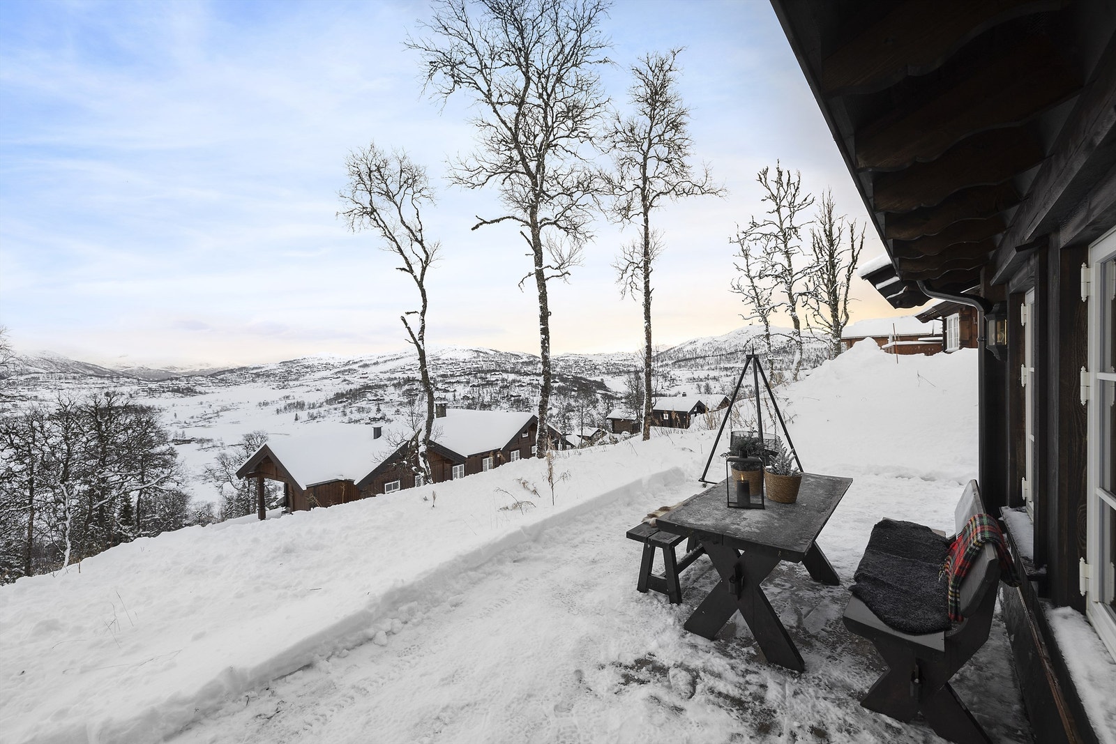 Det er også gode solforhold på eiendommen. Sjekk dette fine uteområdet! Galleribilde