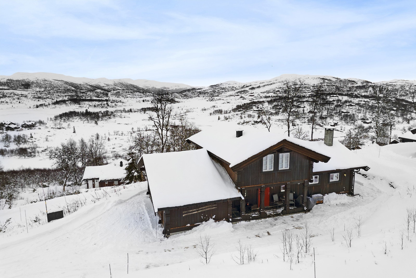 Fra hytta har du panoramautsikt til blant annet Bossnuten, Uvatn, Vierli og Gaustatoppen Galleribilde