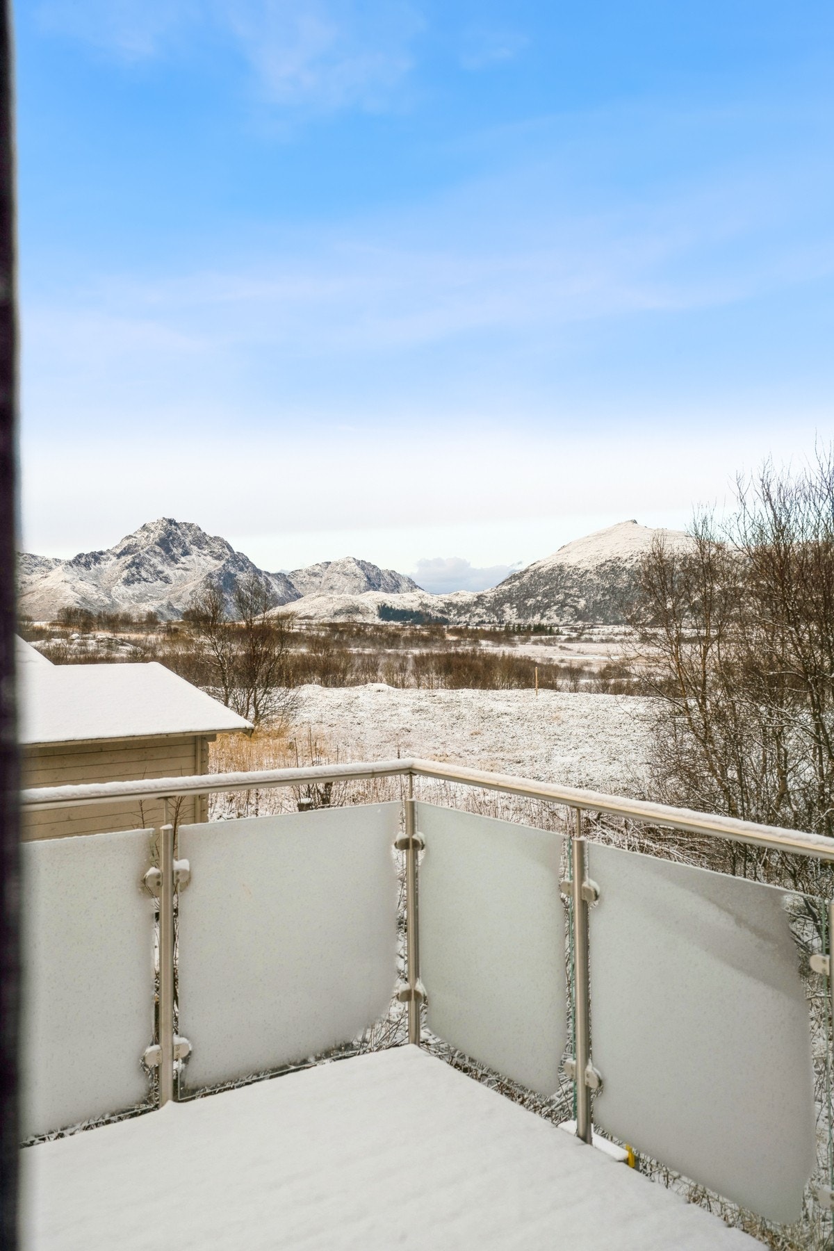 Her kan man sitte å nyte utsikten i godt selskap på varmere sommerdager. Galleribilde