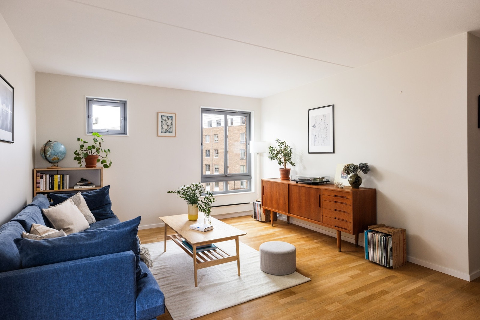 - Lyse, moderne farger kombinert med store vindusflater gir en luftig atmosfære - Galleribilde