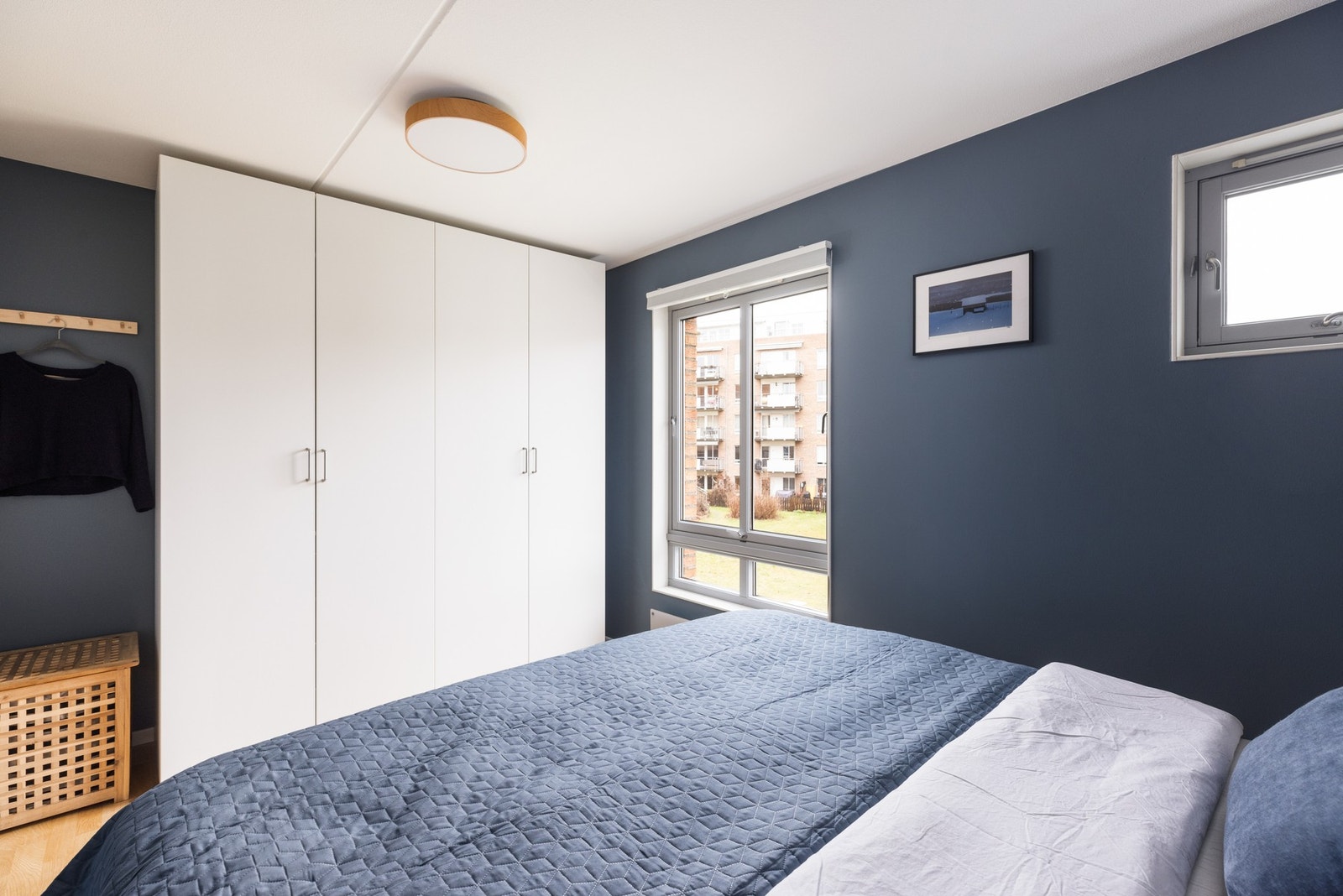 - Godt med lagringsplass i medfølgende garderobe - Galleribilde