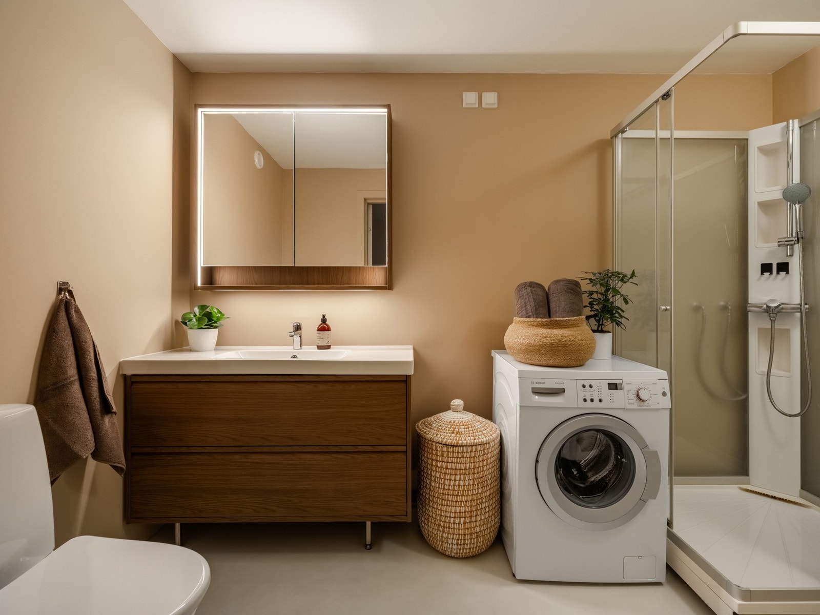 Dette delikate badet finner du med adkomst fra både soverom og entré. Galleribilde