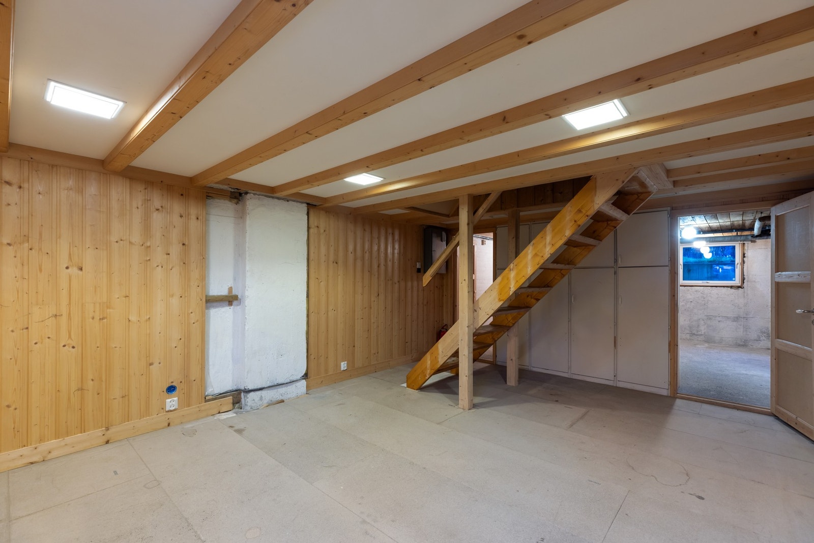 Kjelleretasjen inneholder fire boder med gode lagringsløsninger. Galleribilde