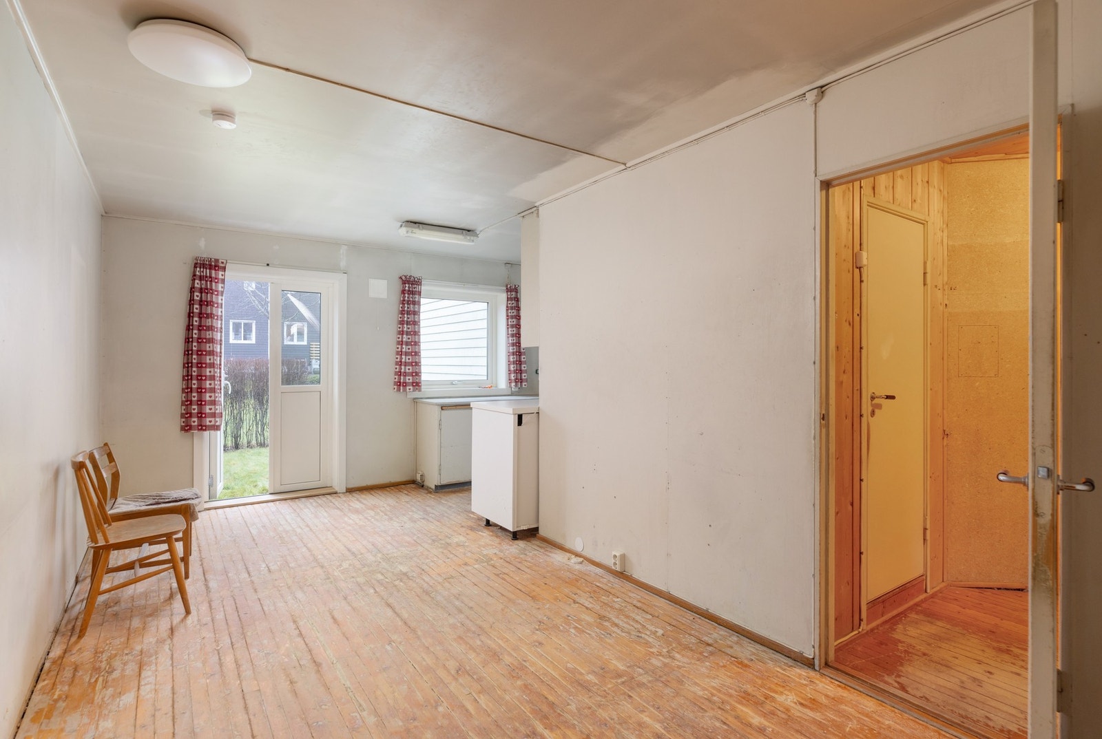 Rekkehus over tre plan beliggende i et rolig og familievennlig område. Galleribilde