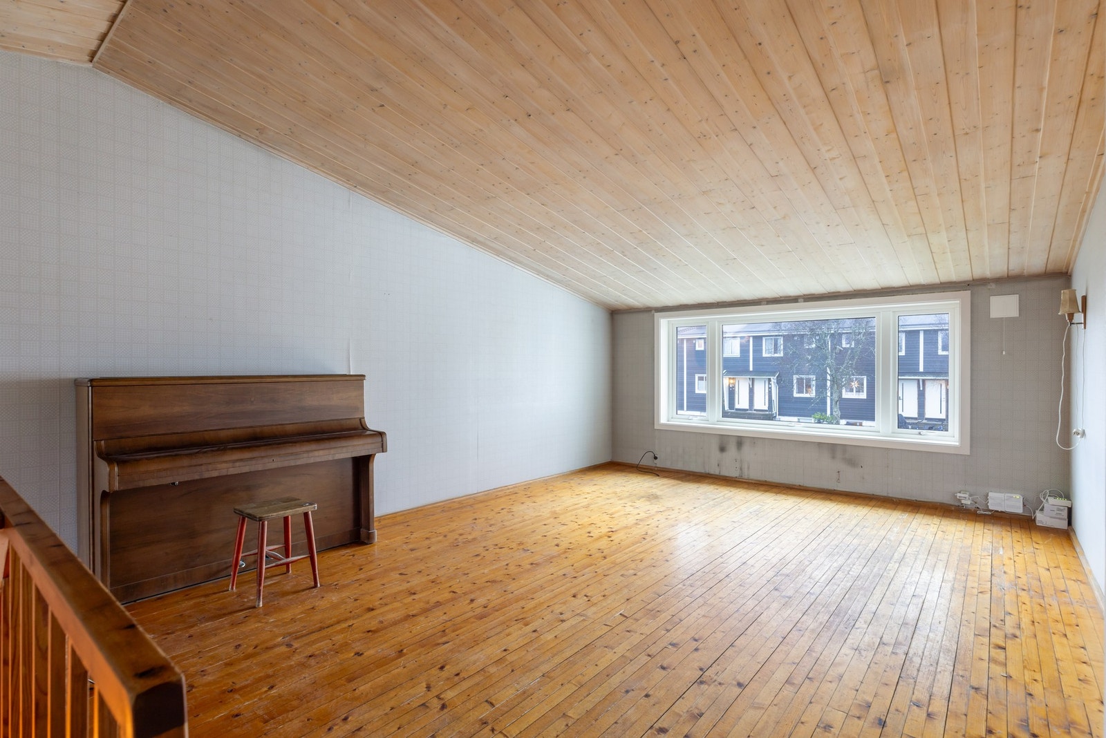 2.etasje byr på stue og to soverom Galleribilde