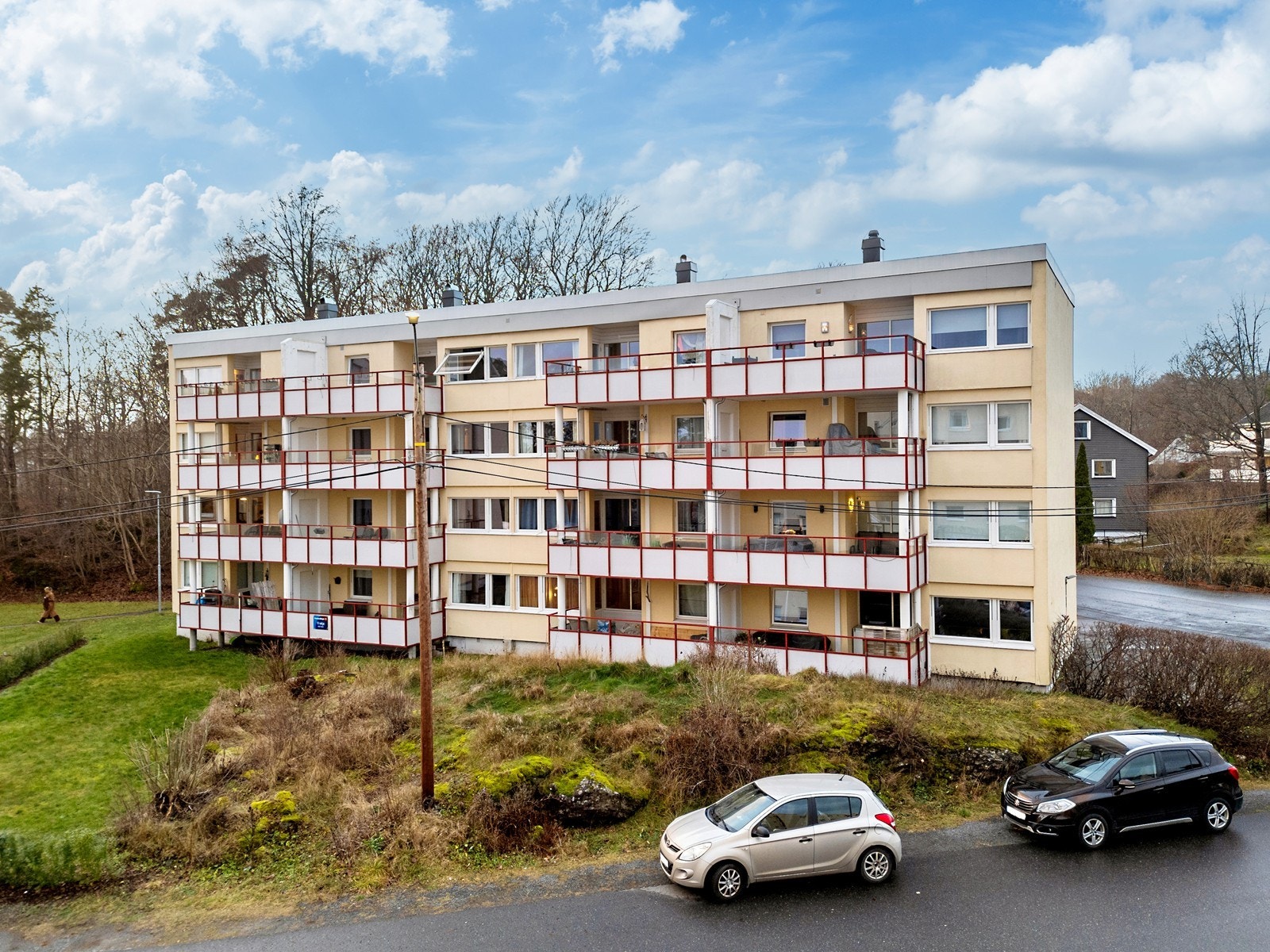 Leiligheten er en del av Orkerød 9 Borettslag, som består av 80 andeler. Galleribilde