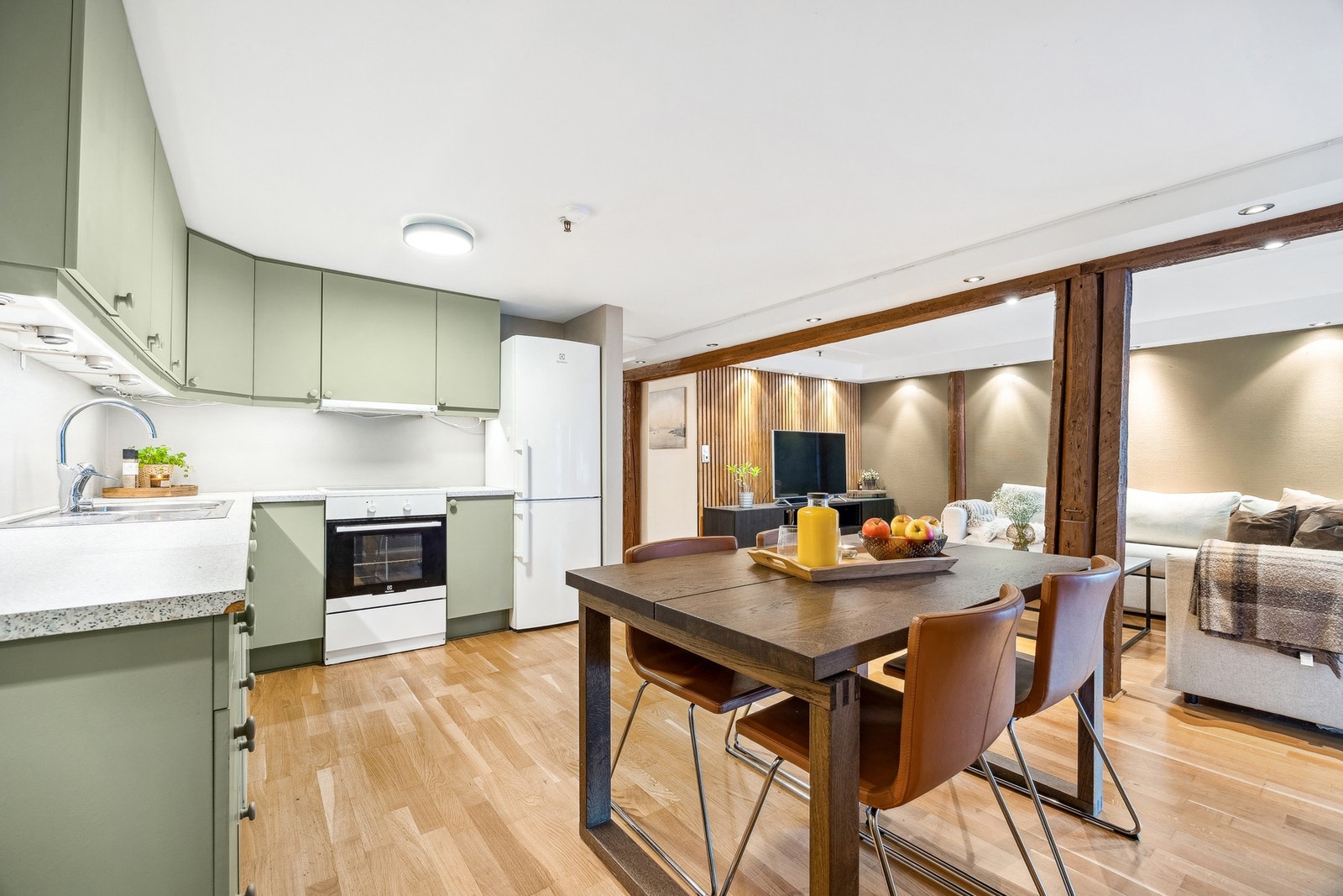 Bygget ble ombygd til bolig i 2003. Det ble i nyere tid etablert spotter i taket for å gi leiligheten et mer moderne preg. Galleribilde