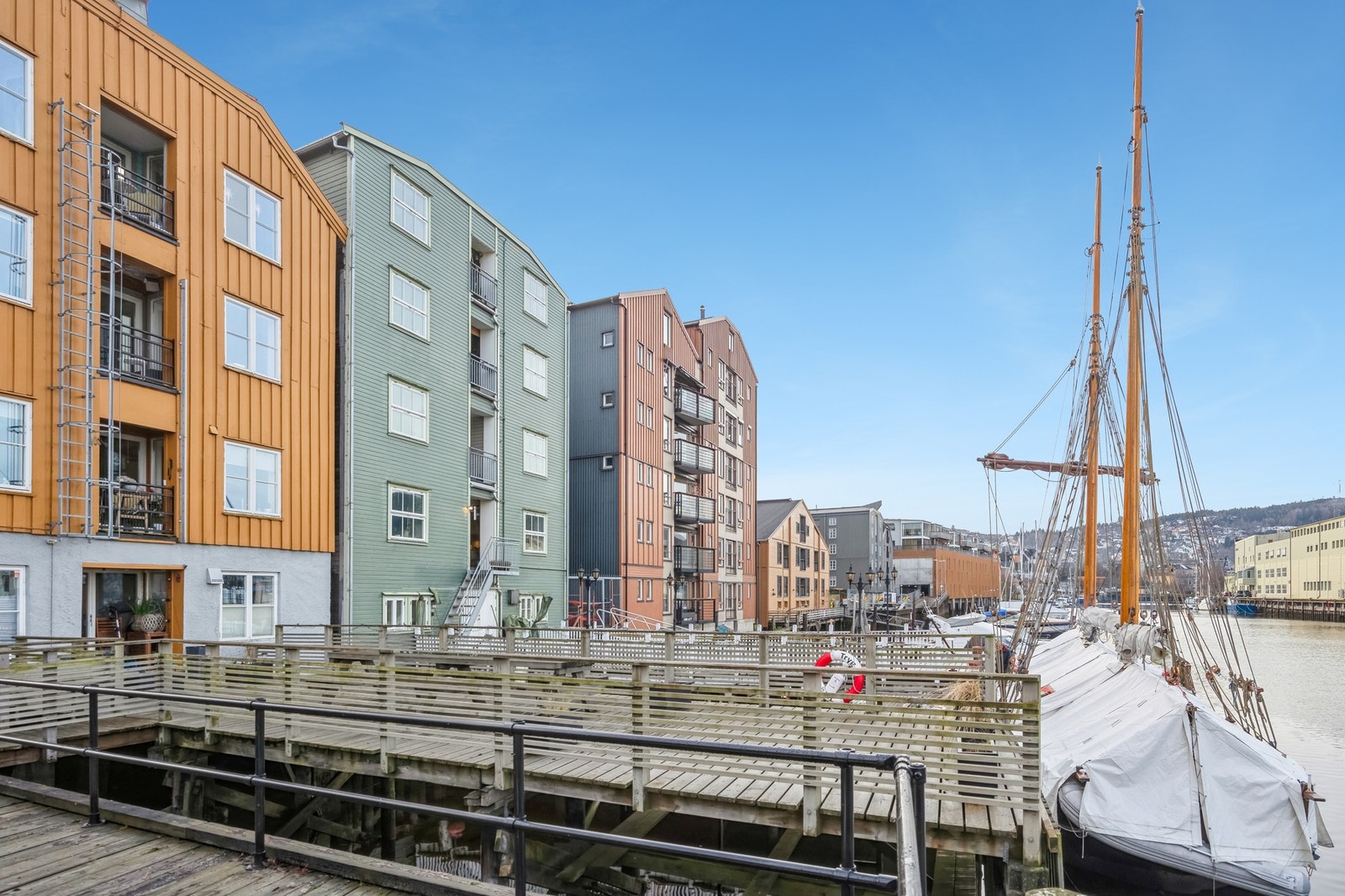 Sandgata 14 er en flott bryggevilla som ligger ved Nidelva. Galleribilde