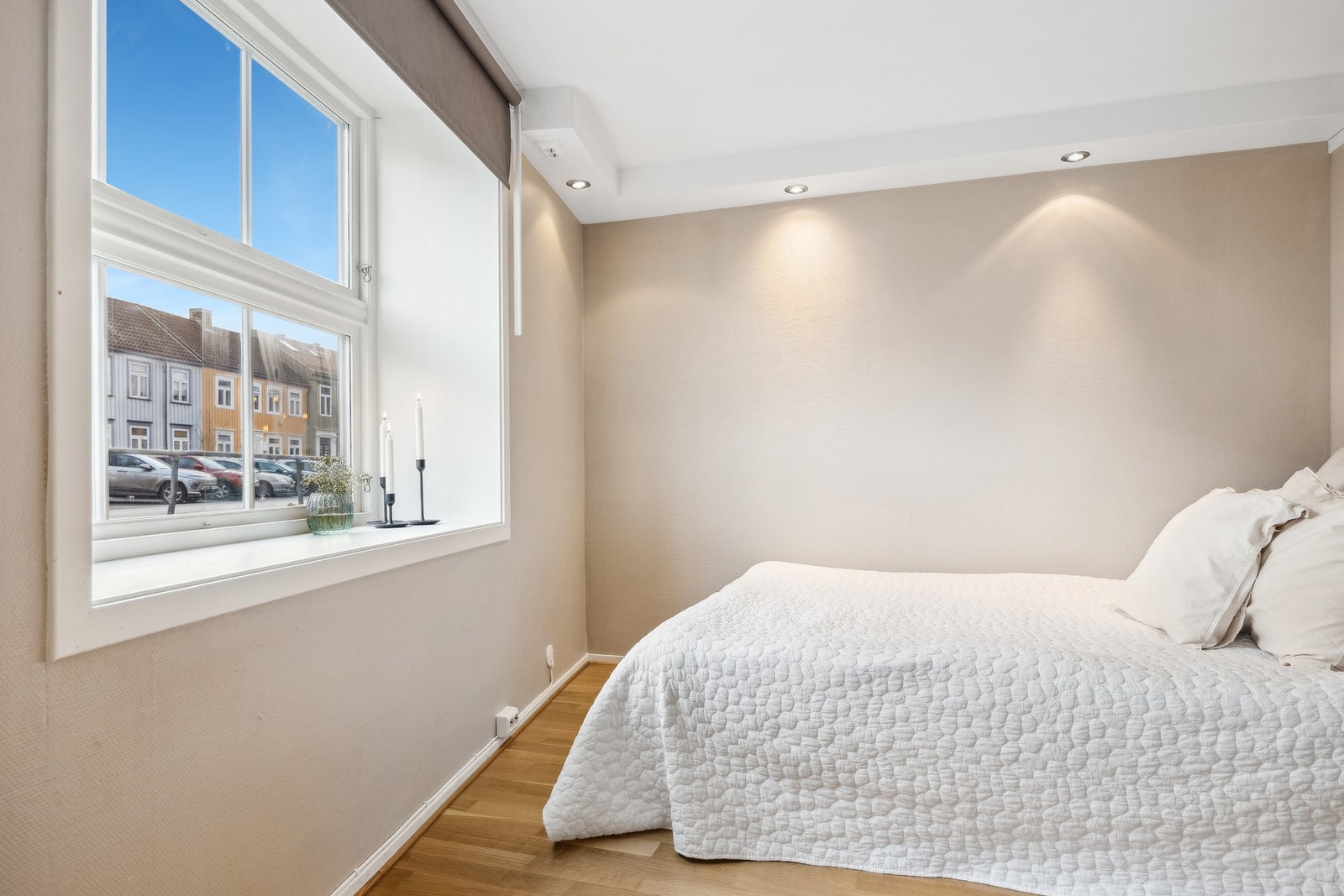 Soverom 1 på ca 7 m². Rikelig med innslipp av naturlig lys. Galleribilde