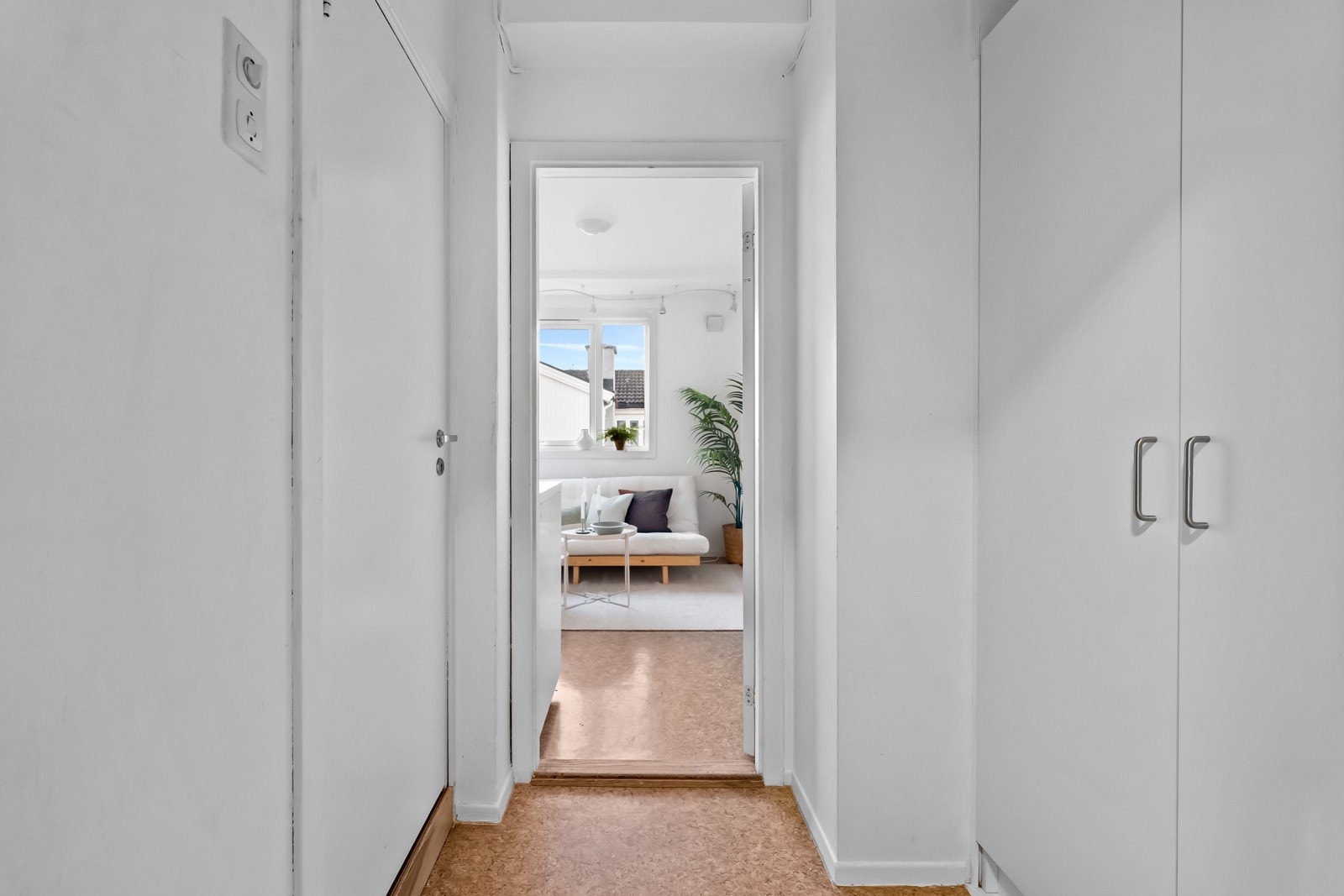 Entré/gang med garderobeløsninng Galleribilde